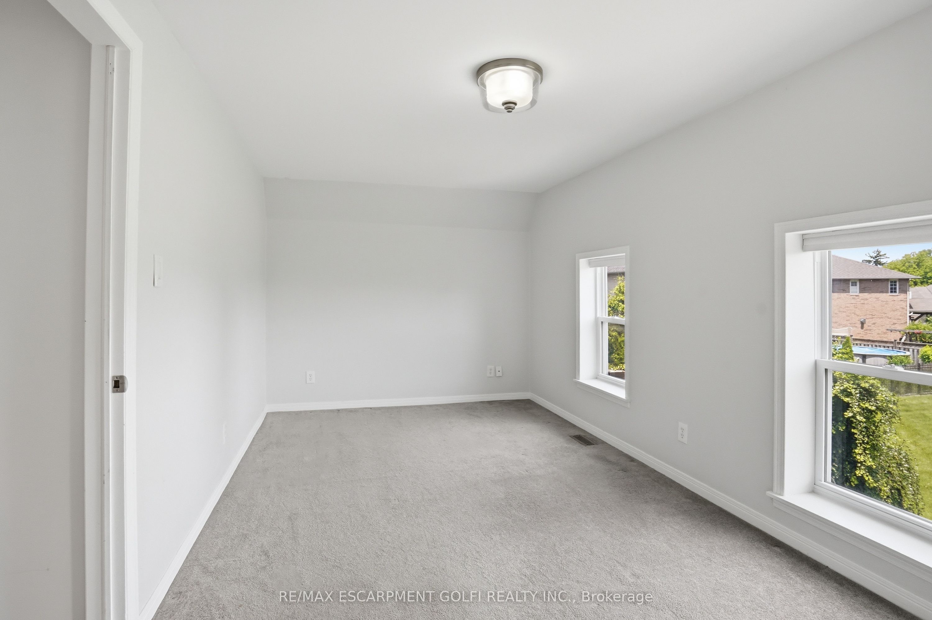 292 Main Street W C Property Photo 21