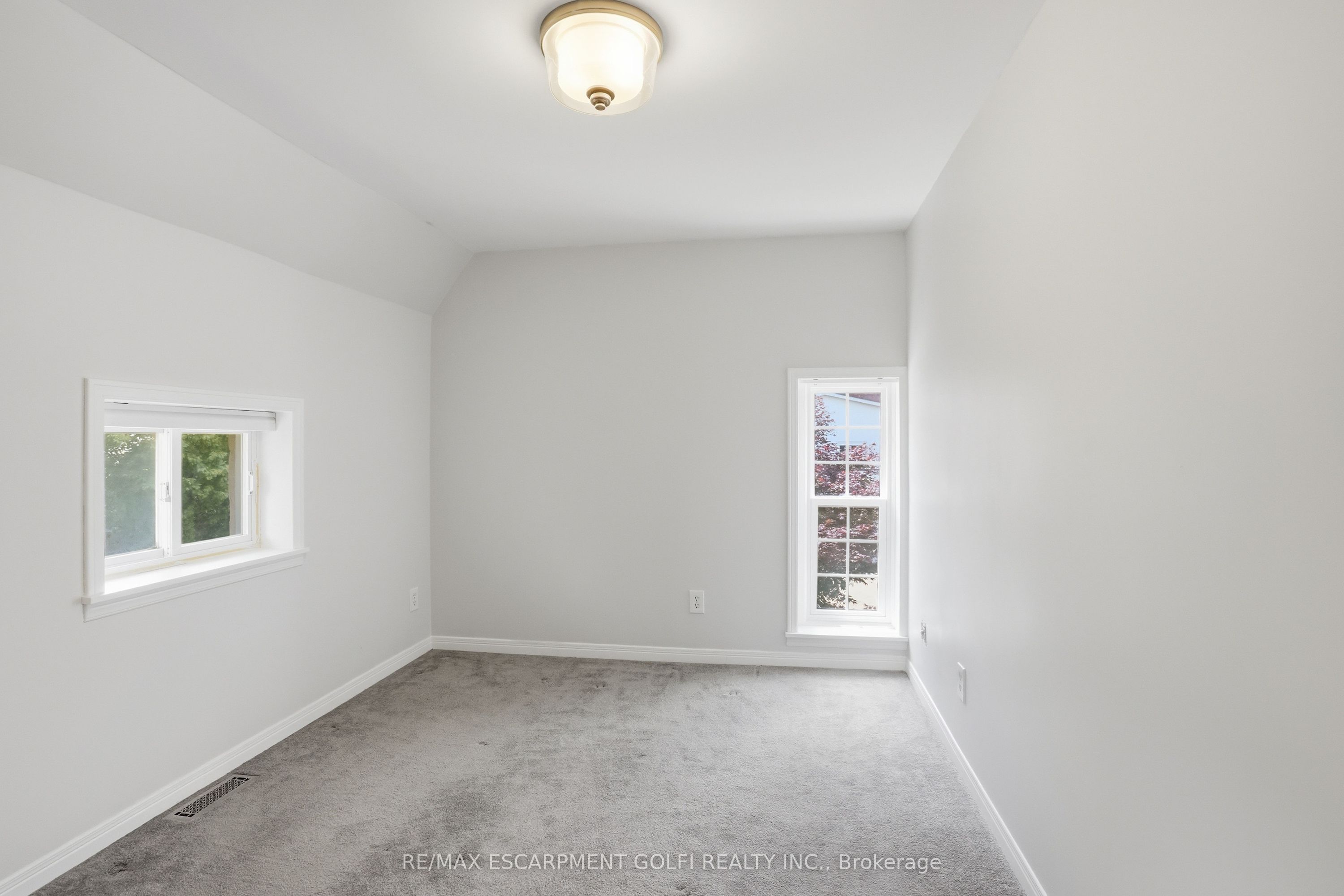 292 Main Street W C Property Photo 24