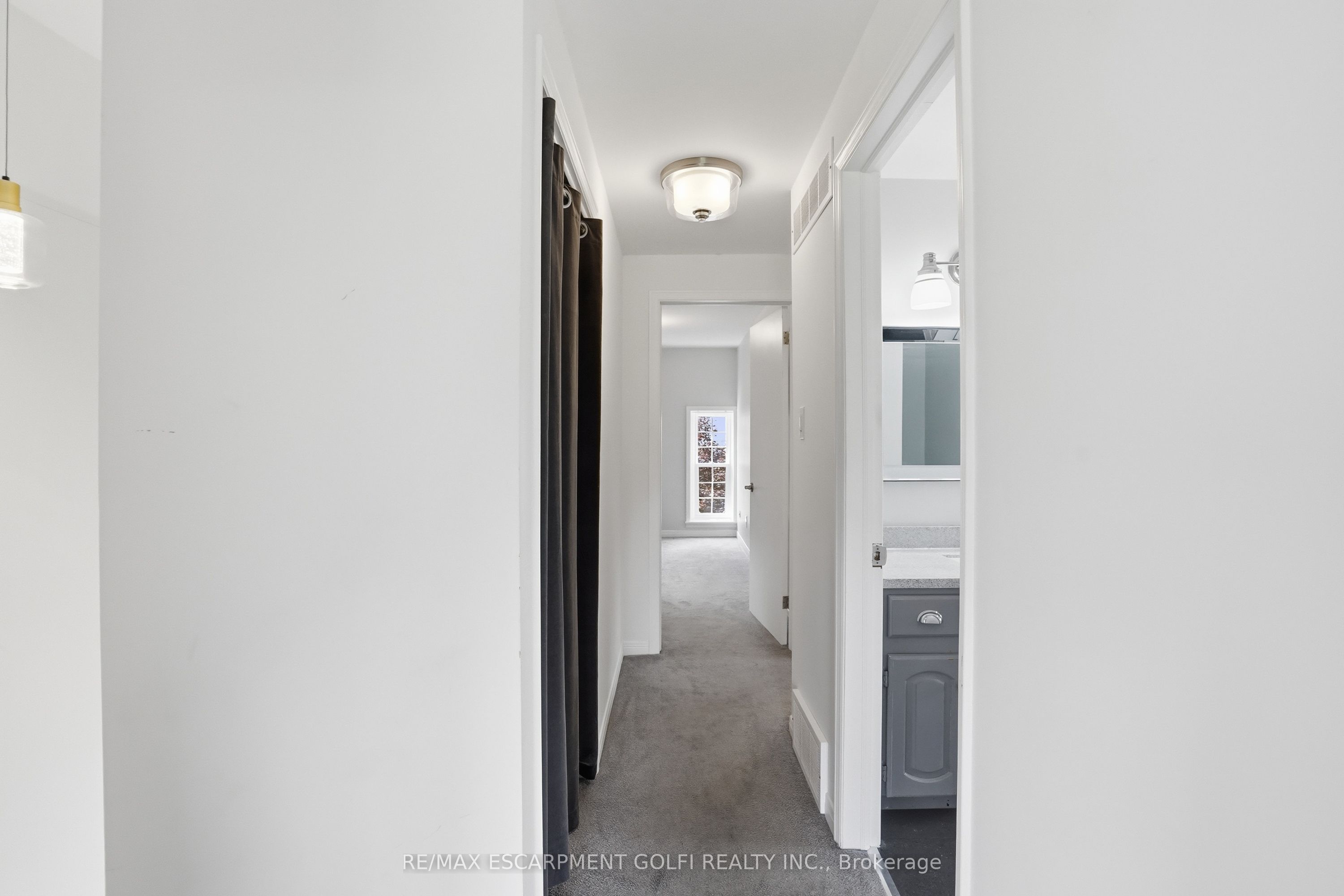 292 Main Street W C Property Photo 26