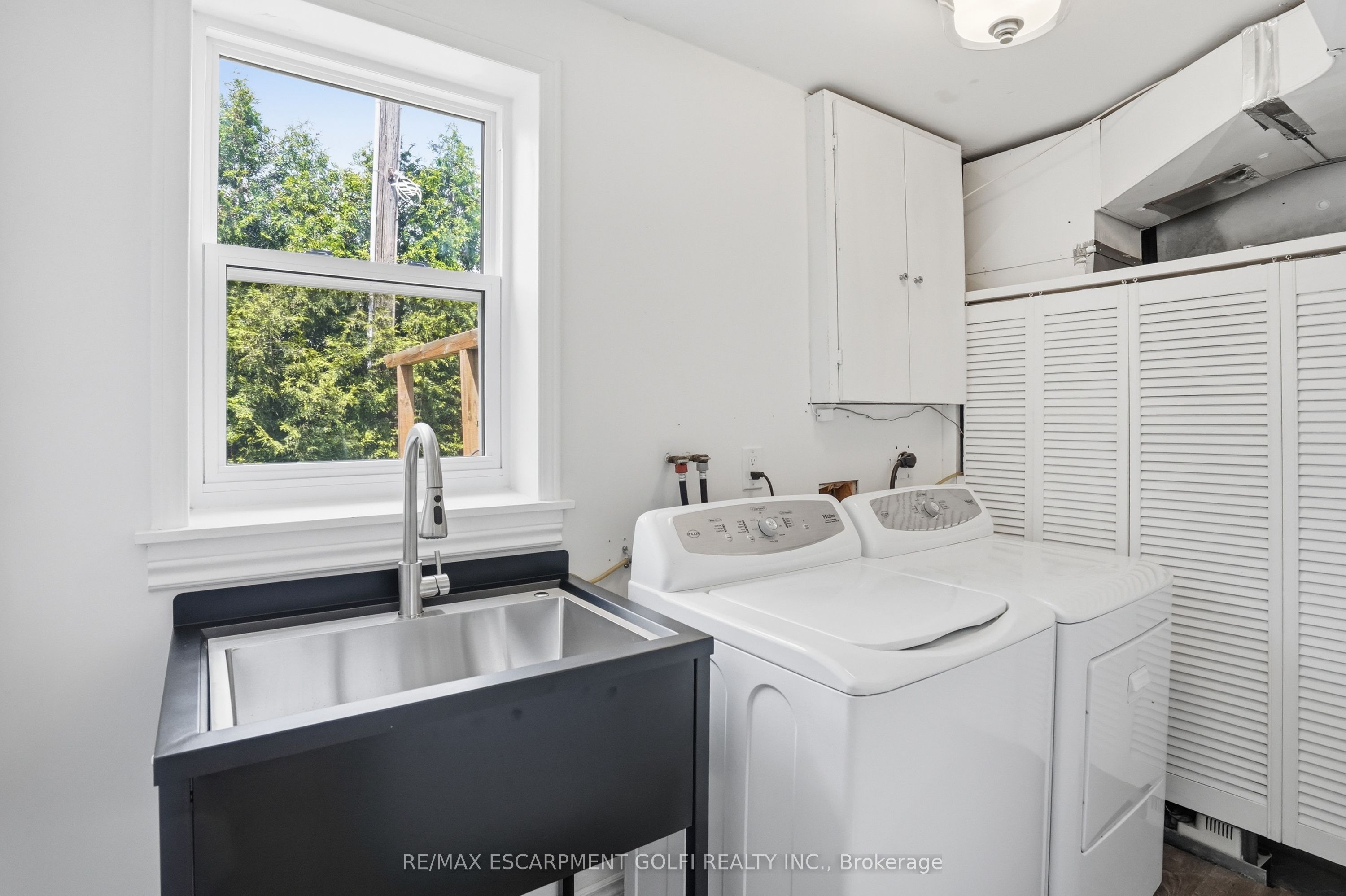 292 Main Street W C Property Photo 32