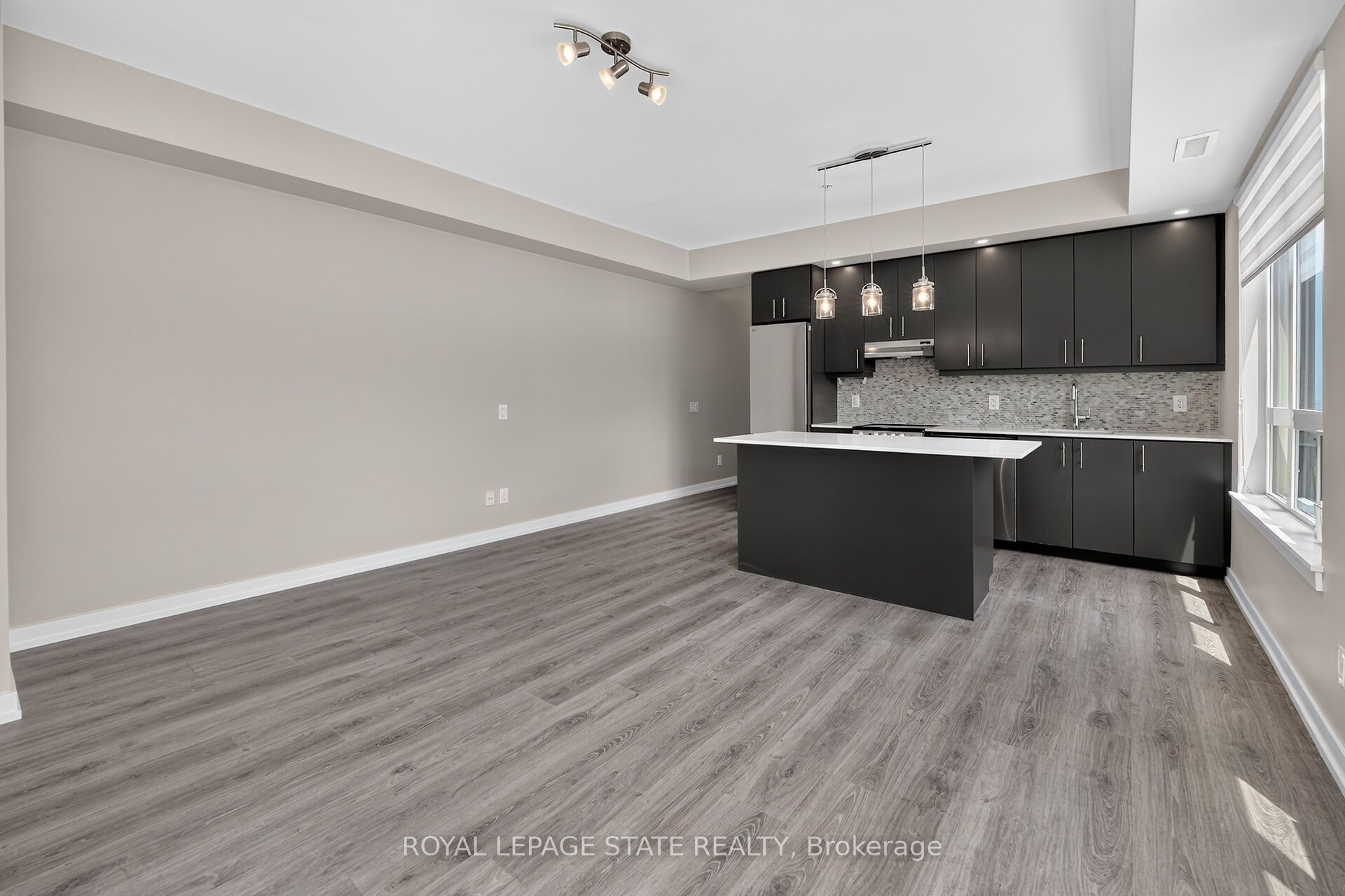 40 Esplanade Lane 206 Property Photo 11
