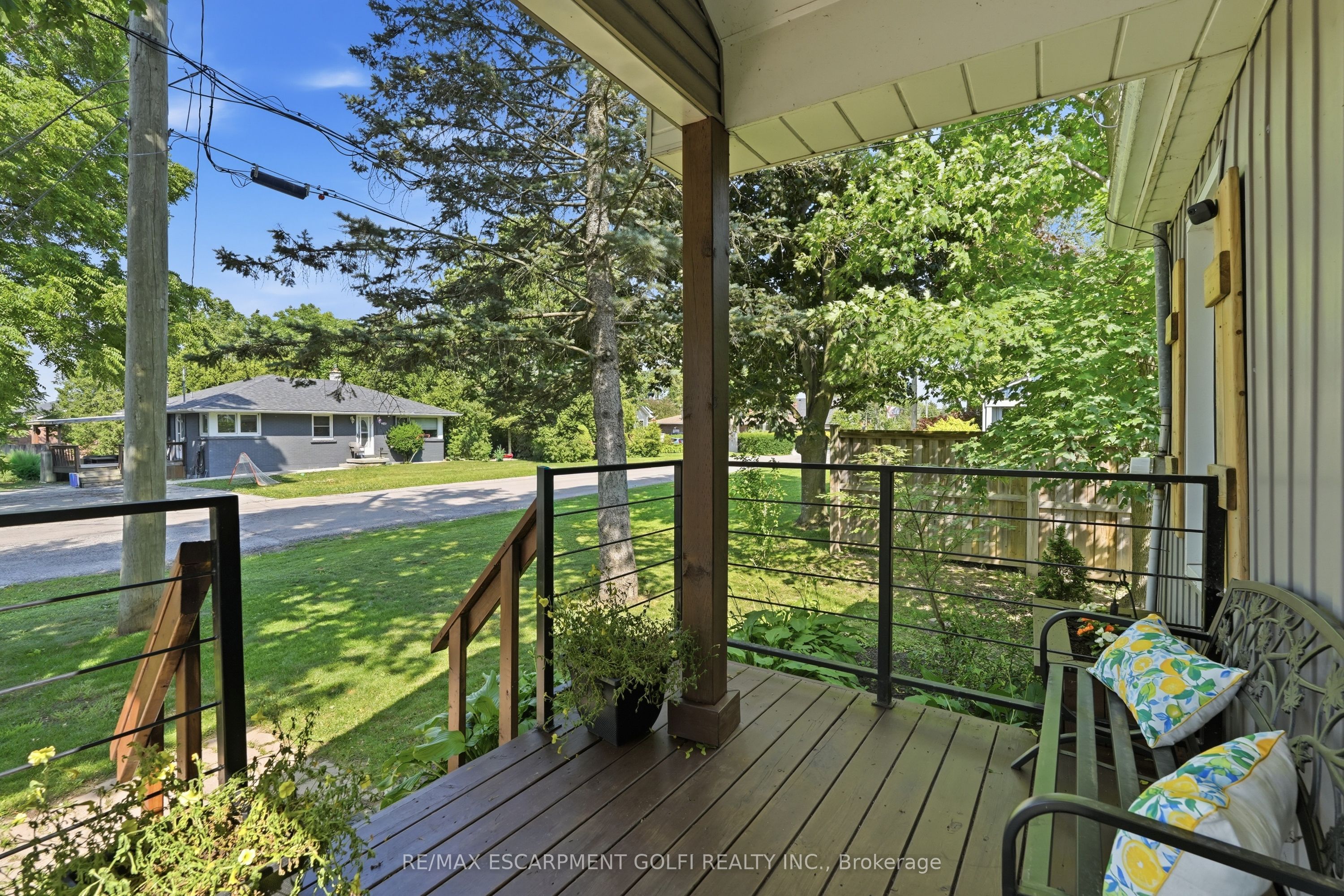 21 Renfrew Street E Property Photo 5