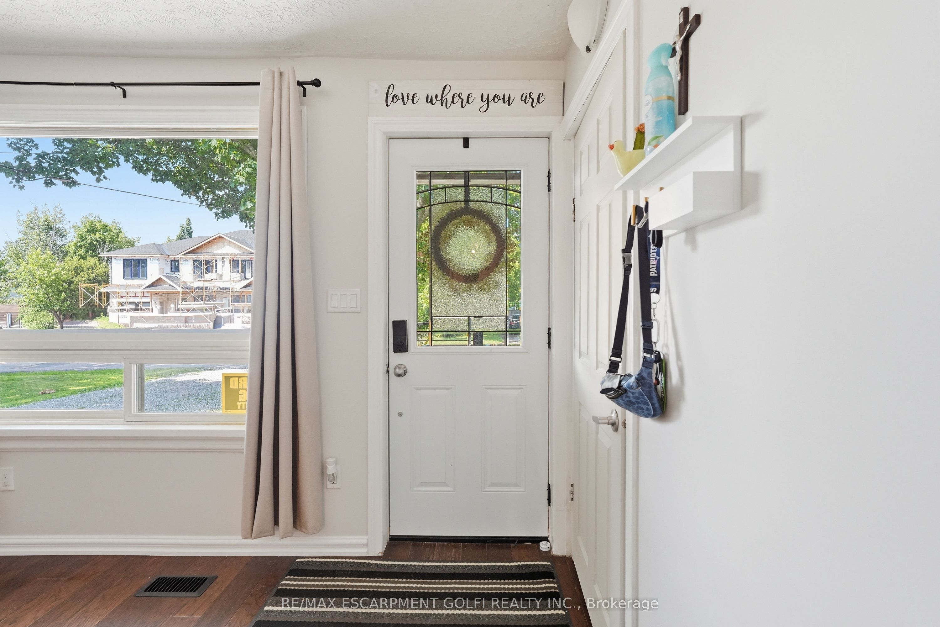 21 Renfrew Street E Property Photo 6