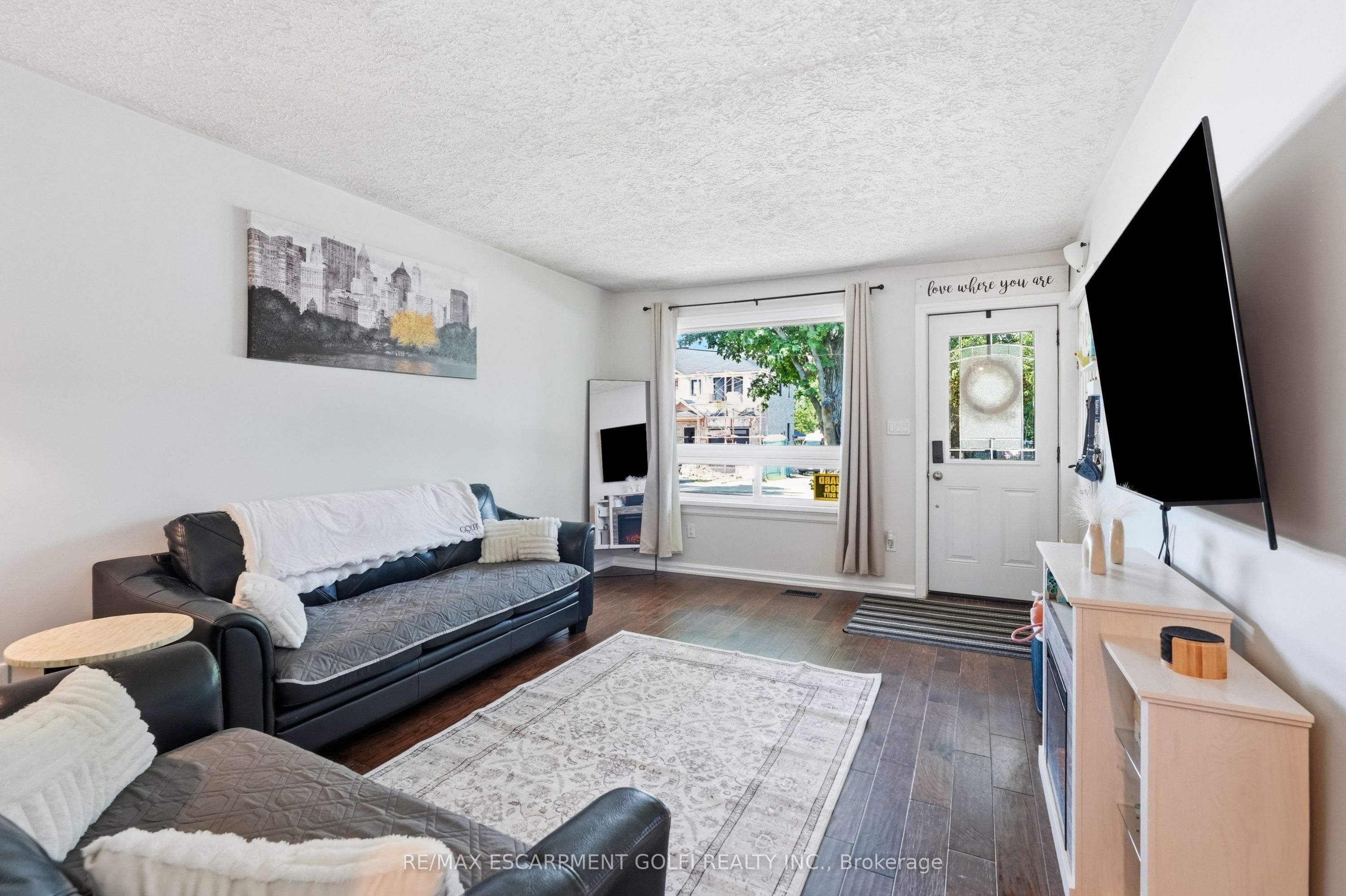 21 Renfrew Street E Property Photo 10