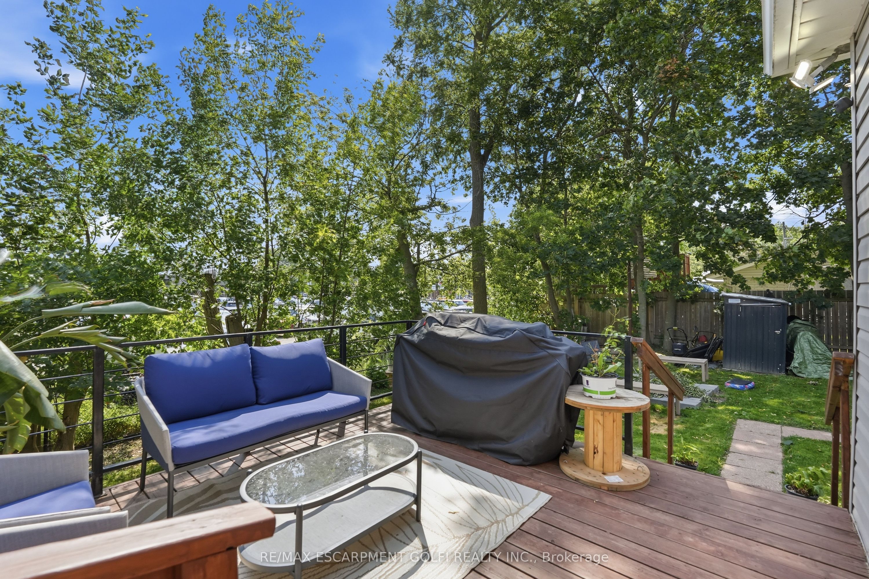 21 Renfrew Street E Property Photo 24