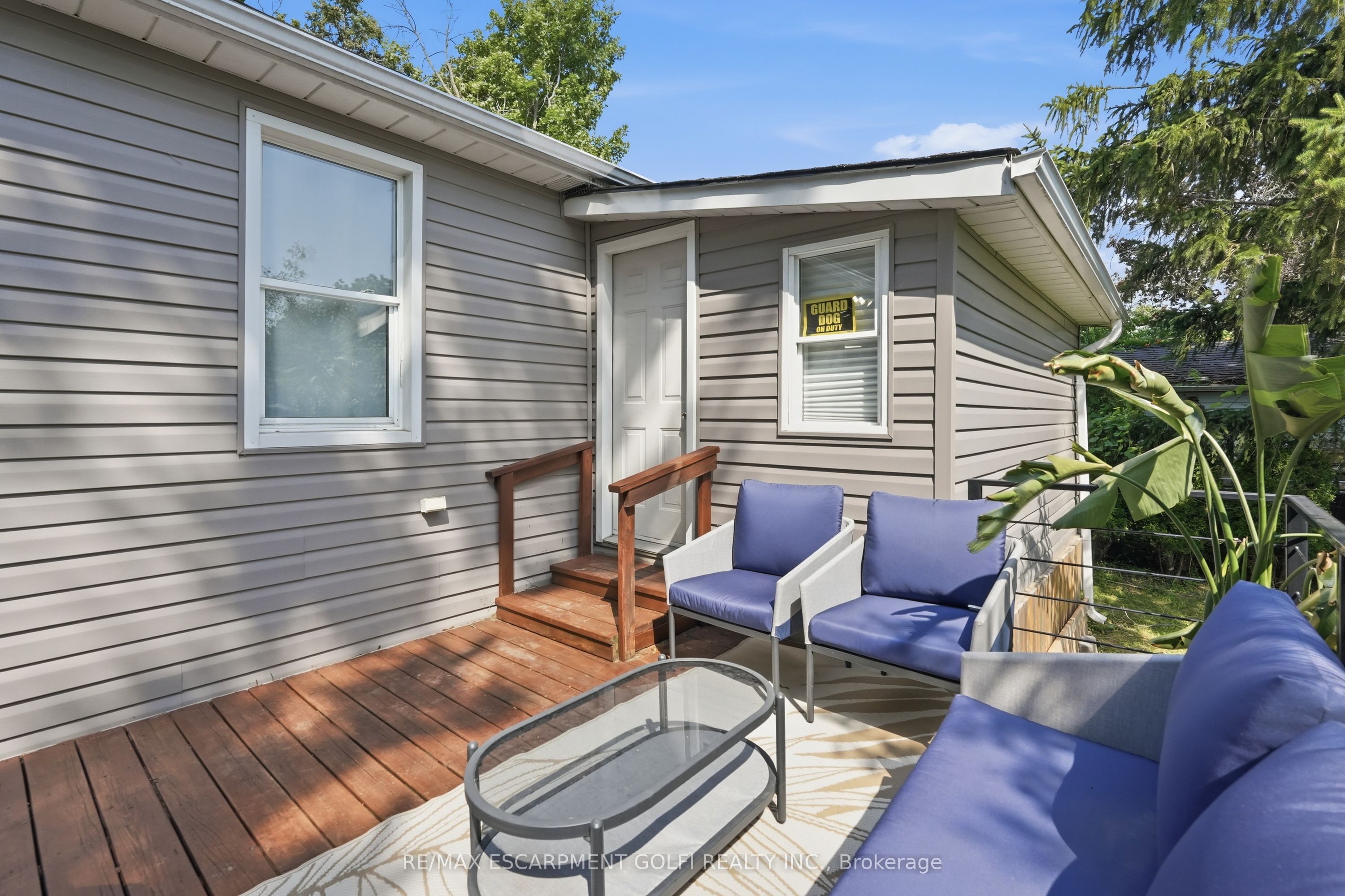 21 Renfrew Street E Property Photo 26