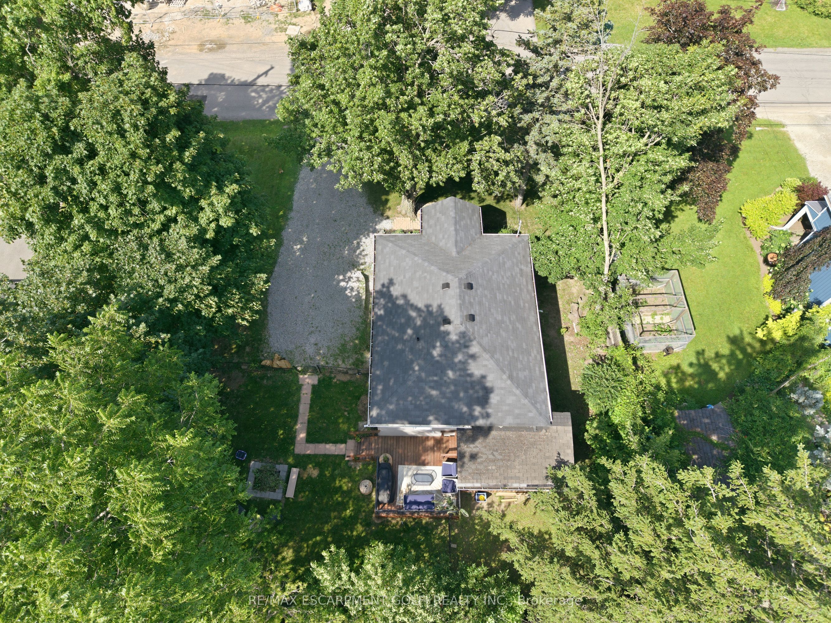 21 Renfrew Street E Property Photo 30