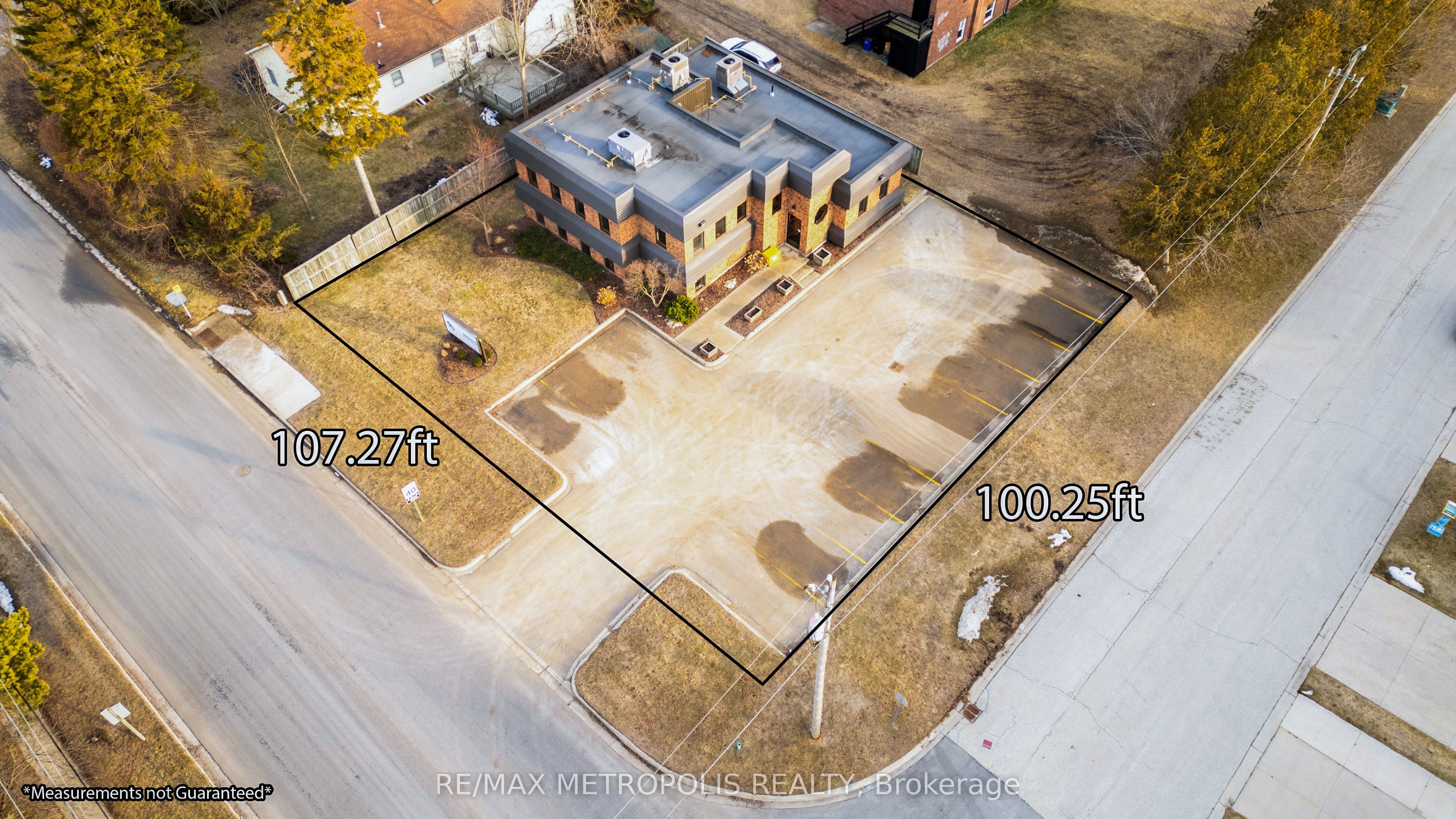 2695 Hamilton Road C - Lower Property Photo 3
