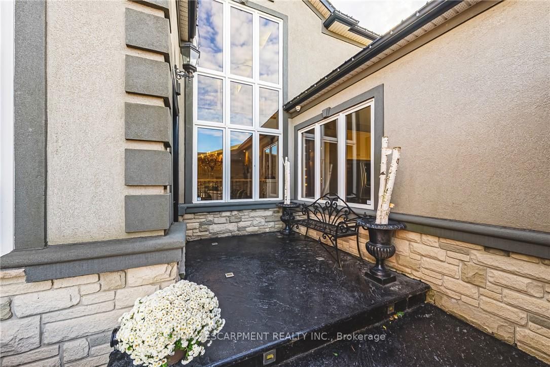712 Highvalley Road Property Photo 6