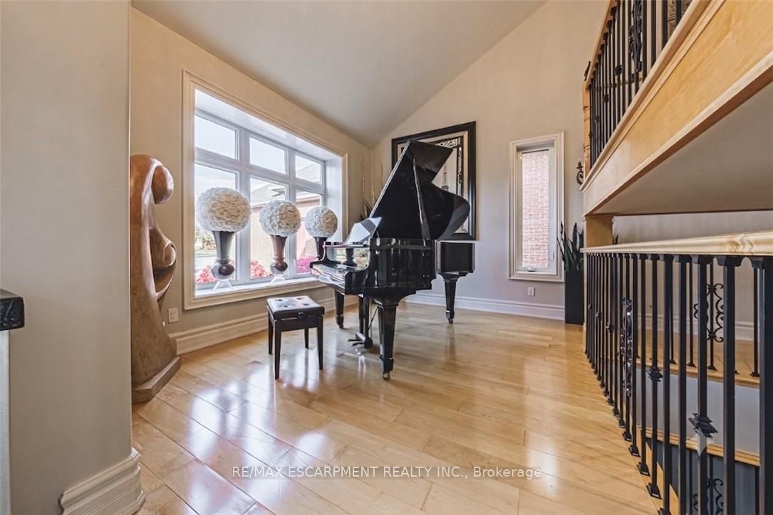 712 Highvalley Road Property Photo 8