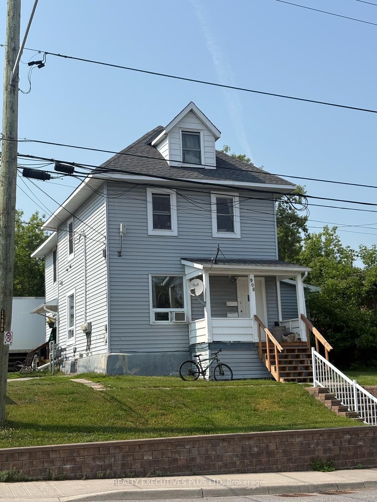 106 Fourth Avenue W Property Photo 1