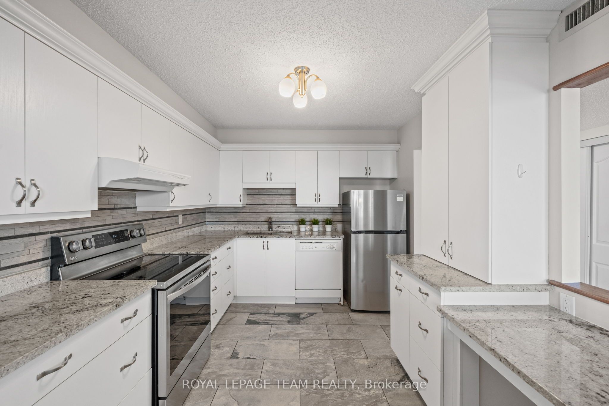 200 Lafontaine Avenue 1003 Property Photo 12