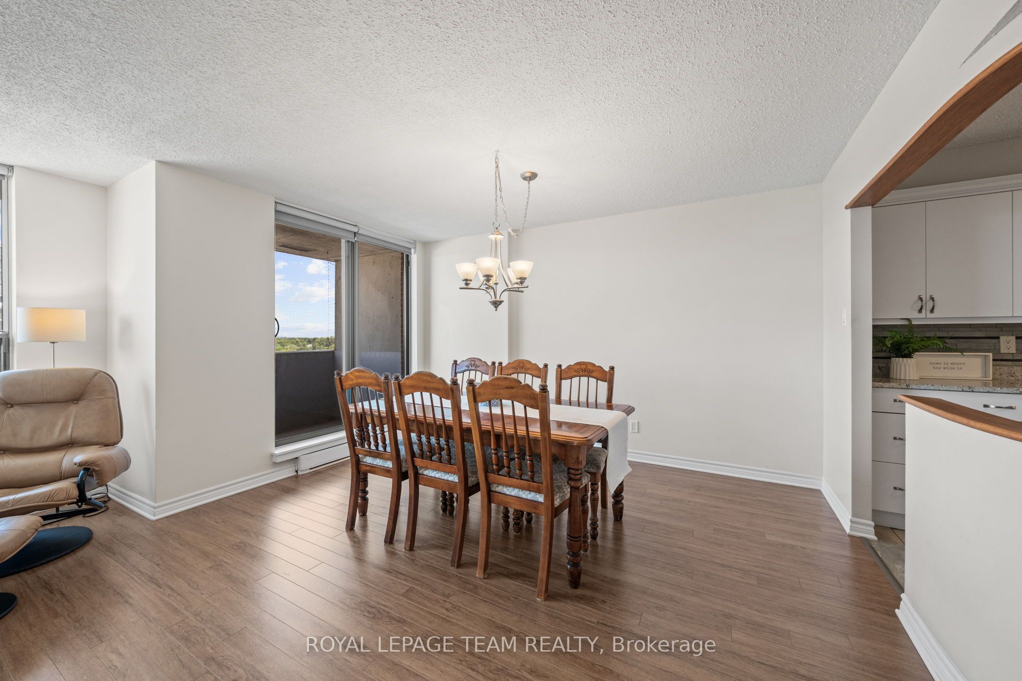 200 Lafontaine Avenue 1003 Property Photo 16