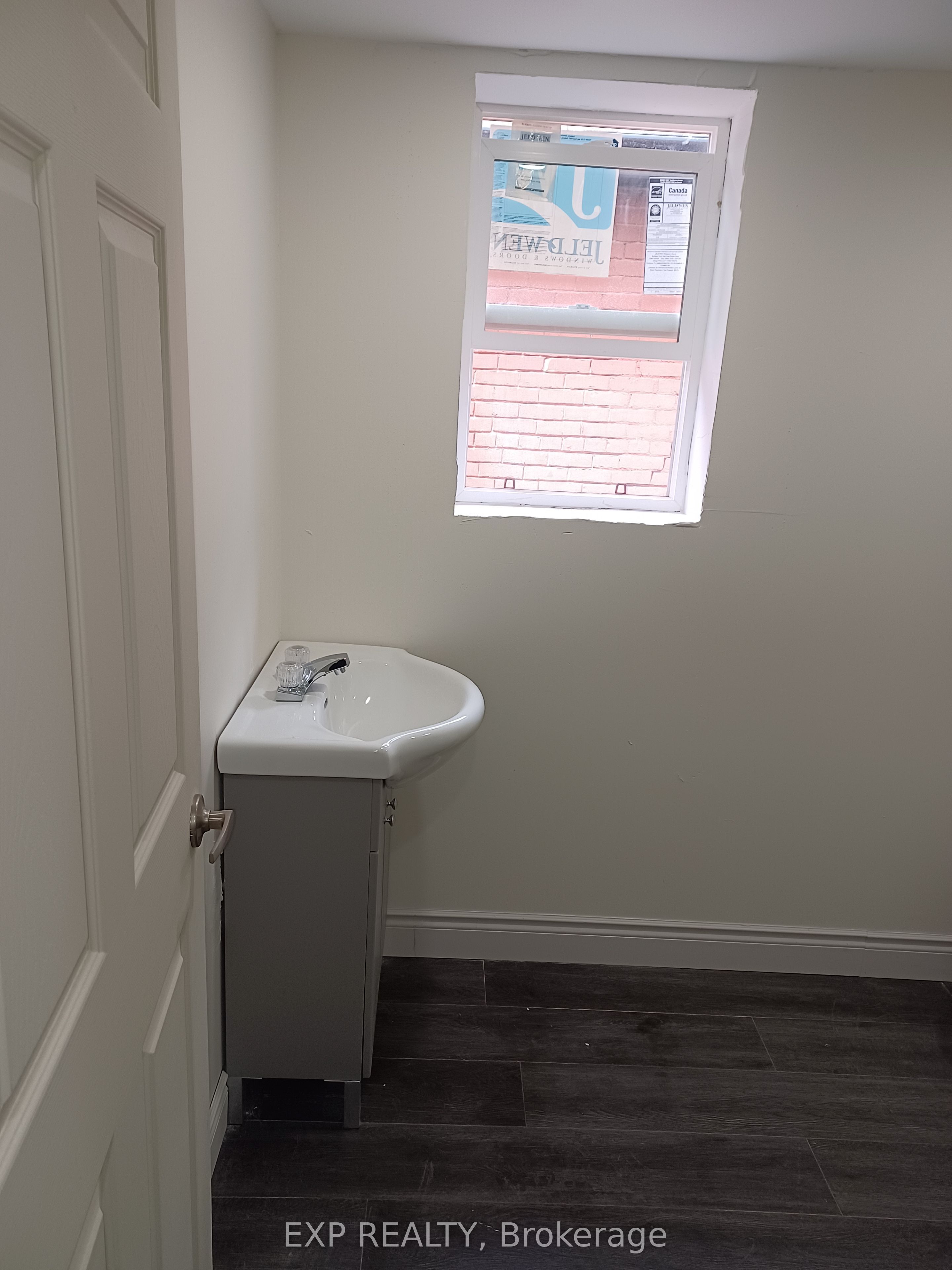 143 Sherman Avenue N Property Photo 2