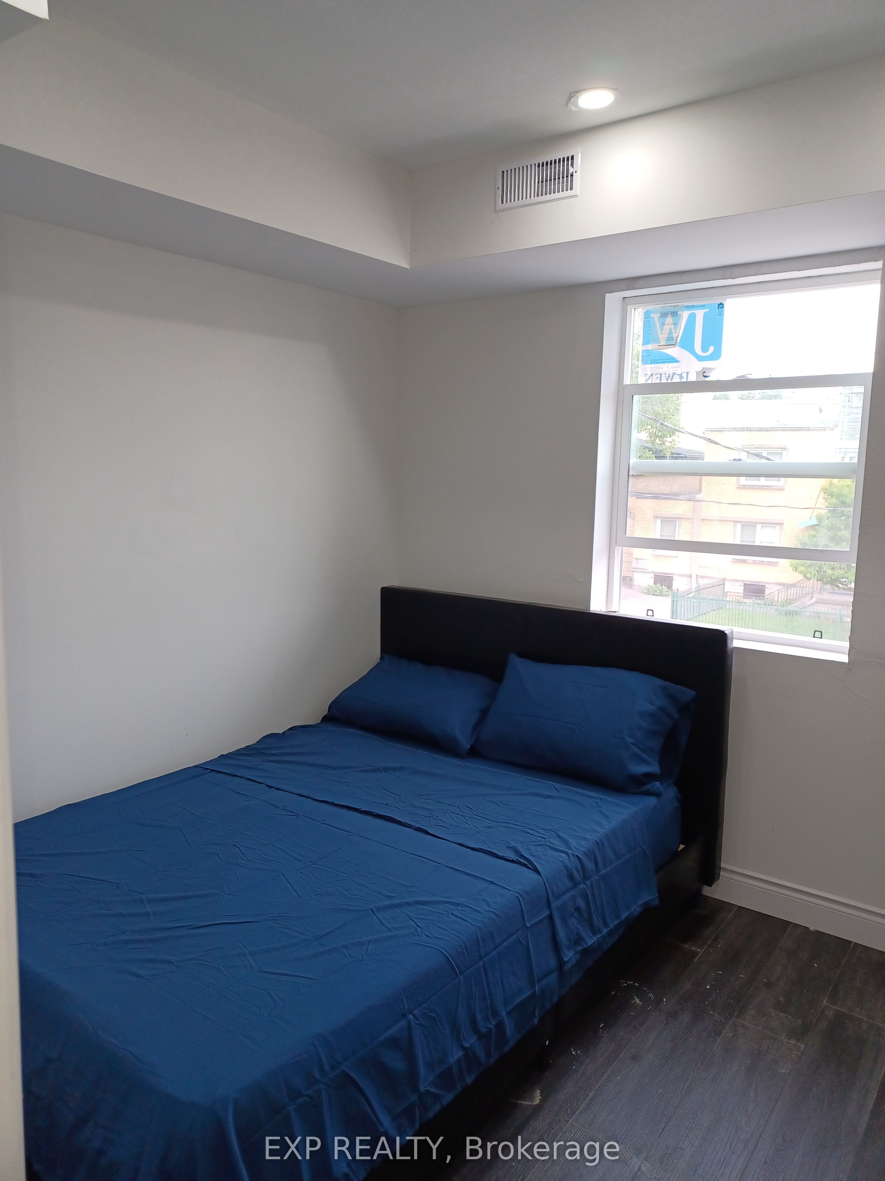 143 Sherman Avenue N Property Photo 4