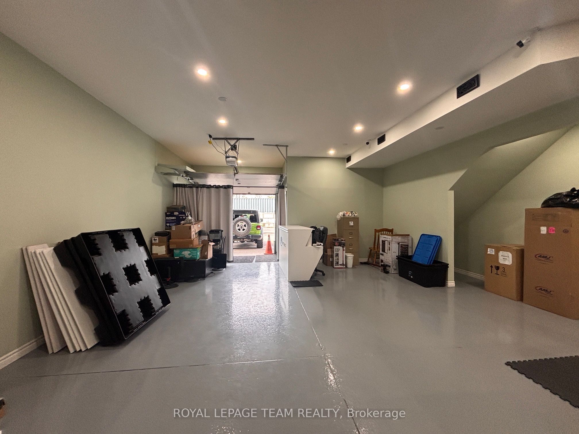 2285 St Laurent Boulevard D6 Property Photo 2