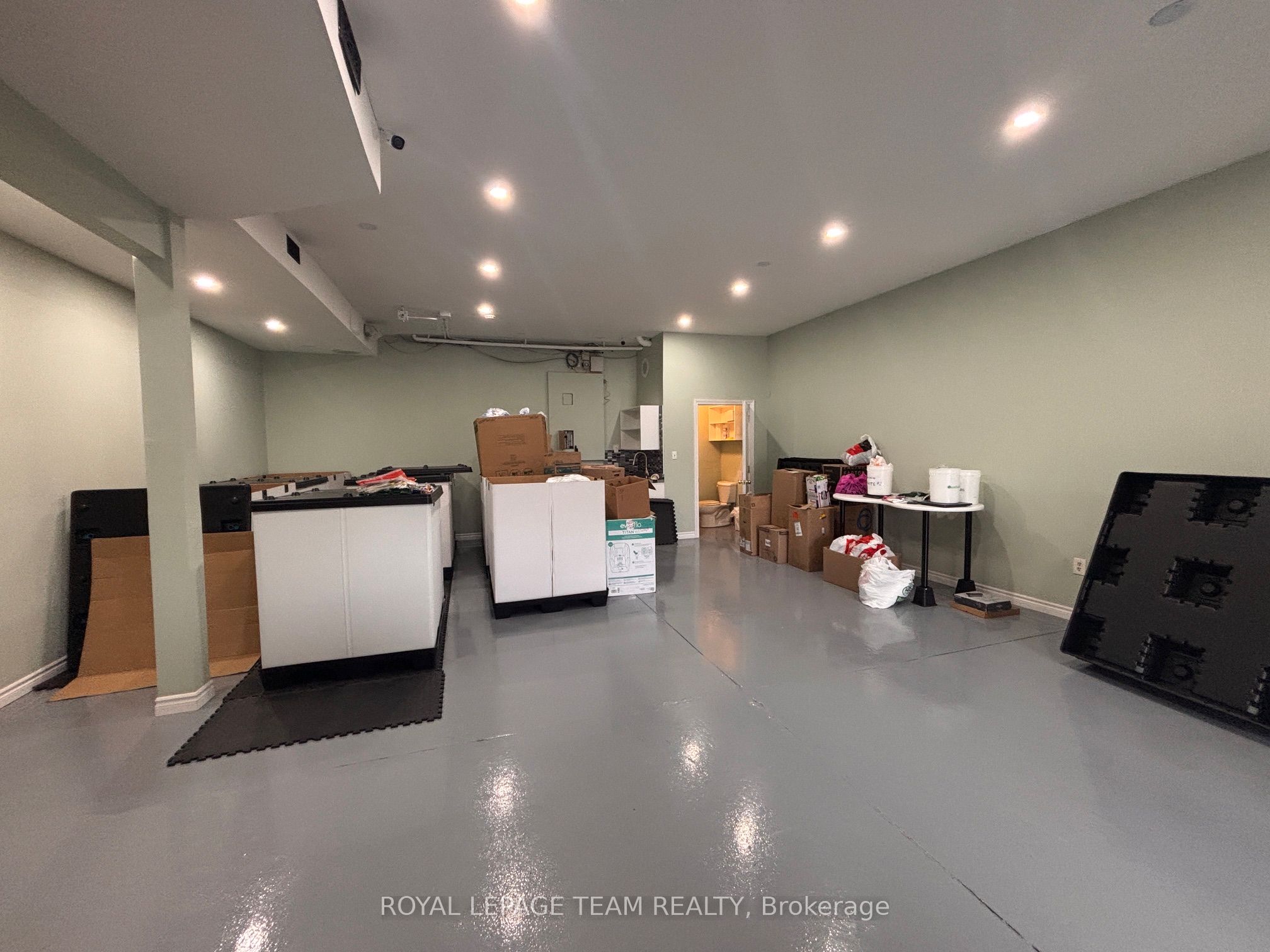 2285 St Laurent Boulevard D6 Property Photo 4