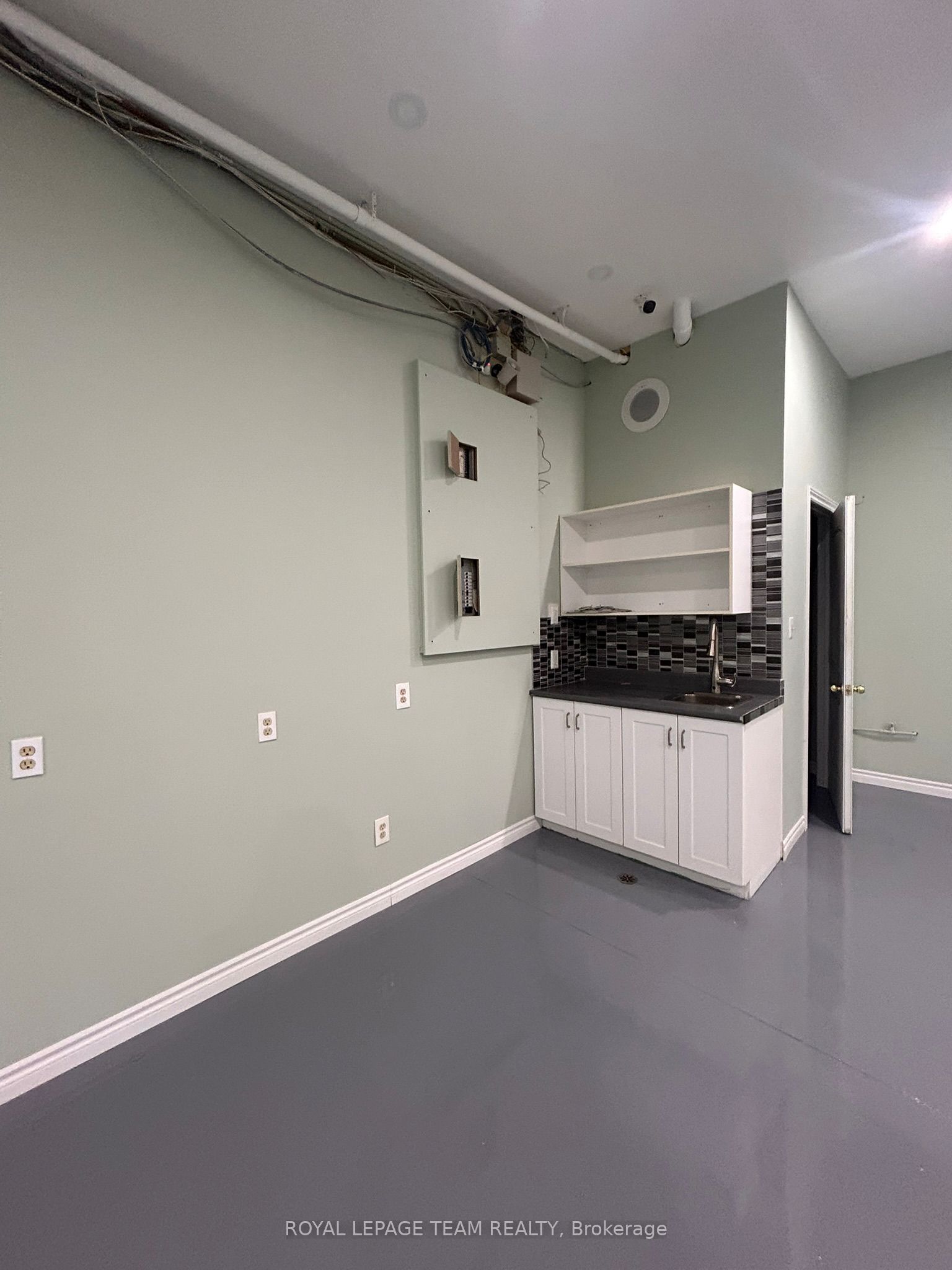 2285 St Laurent Boulevard D6 Property Photo 6