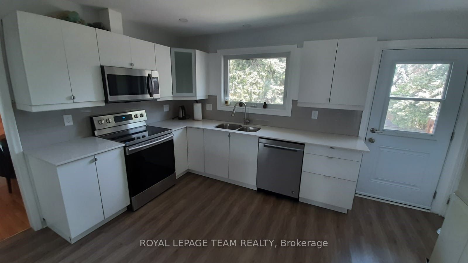 1015 Pinecrest Road Property Photo 4