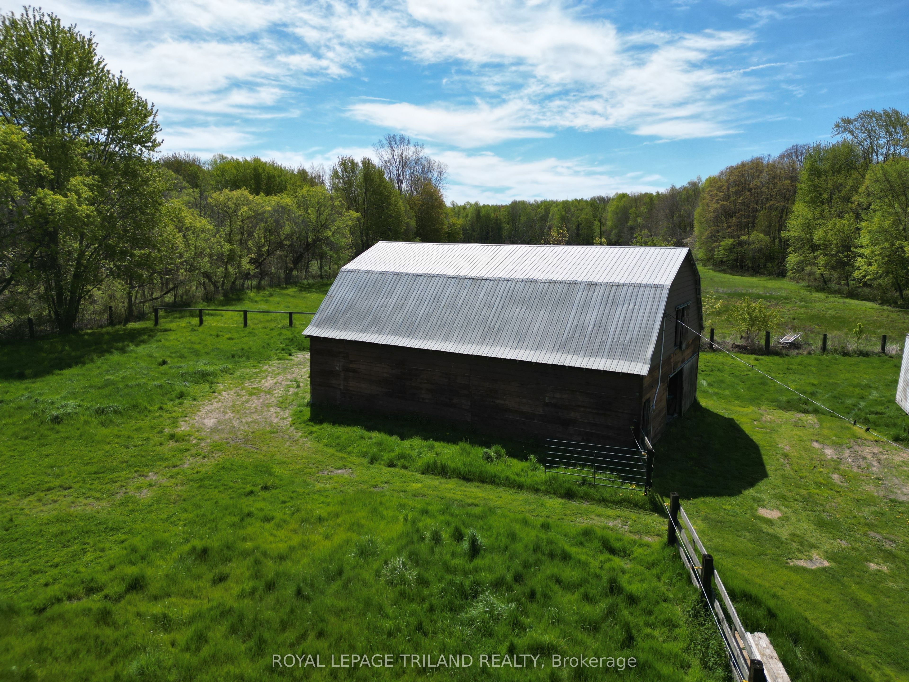 24909 Queens Line Property Photo 2