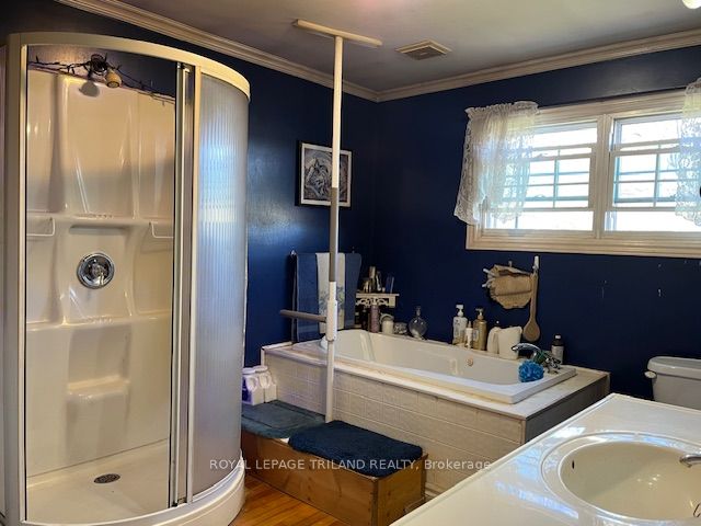 24909 Queens Line Property Photo 8