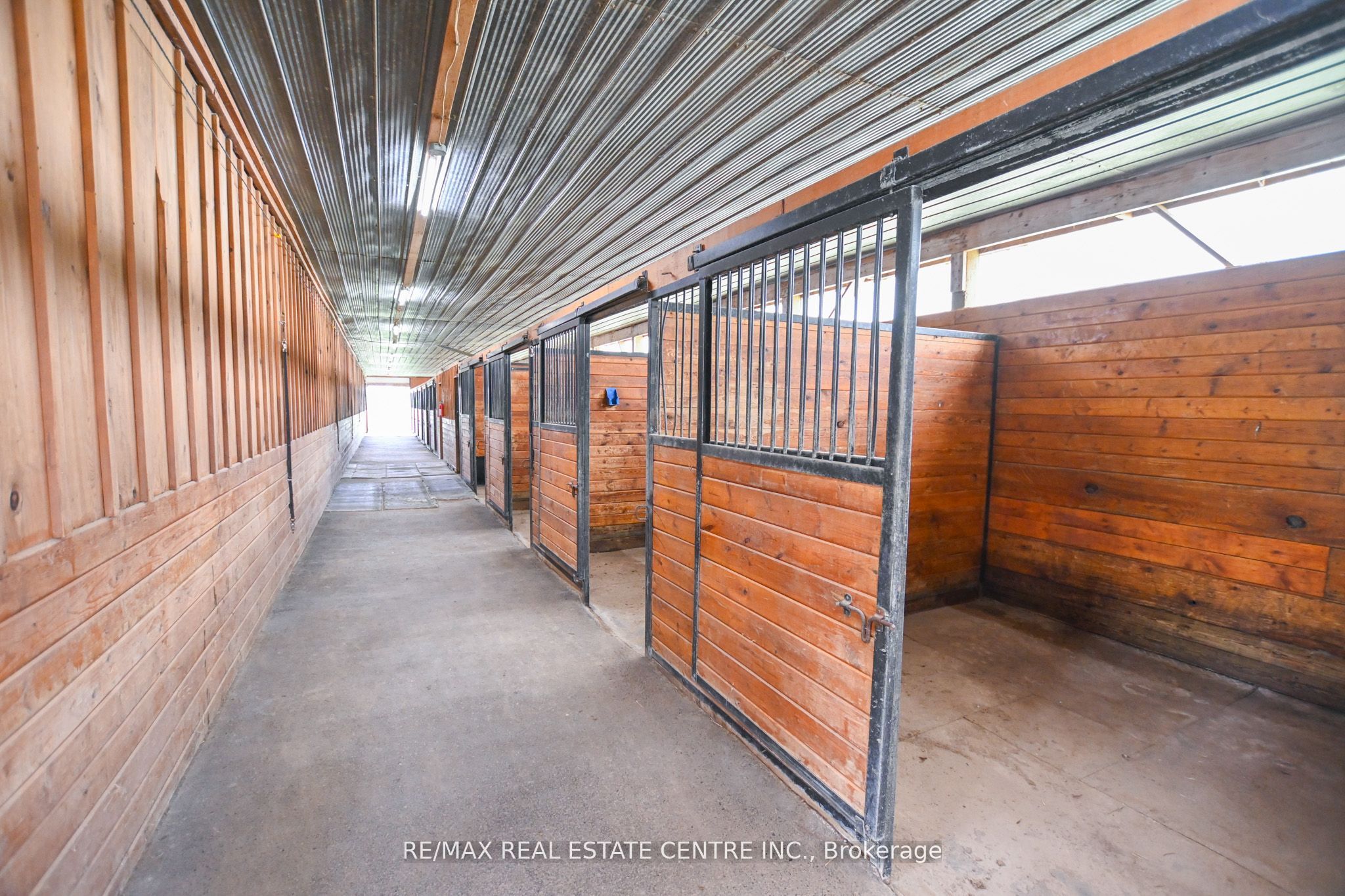 5192 Third Line Property Photo 2