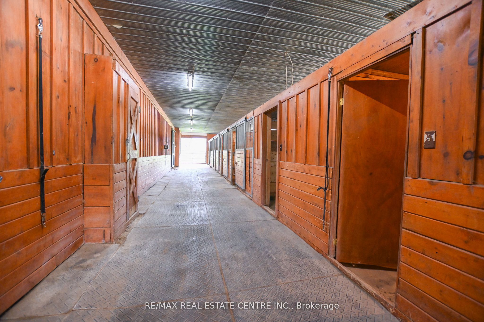5192 Third Line Property Photo 3