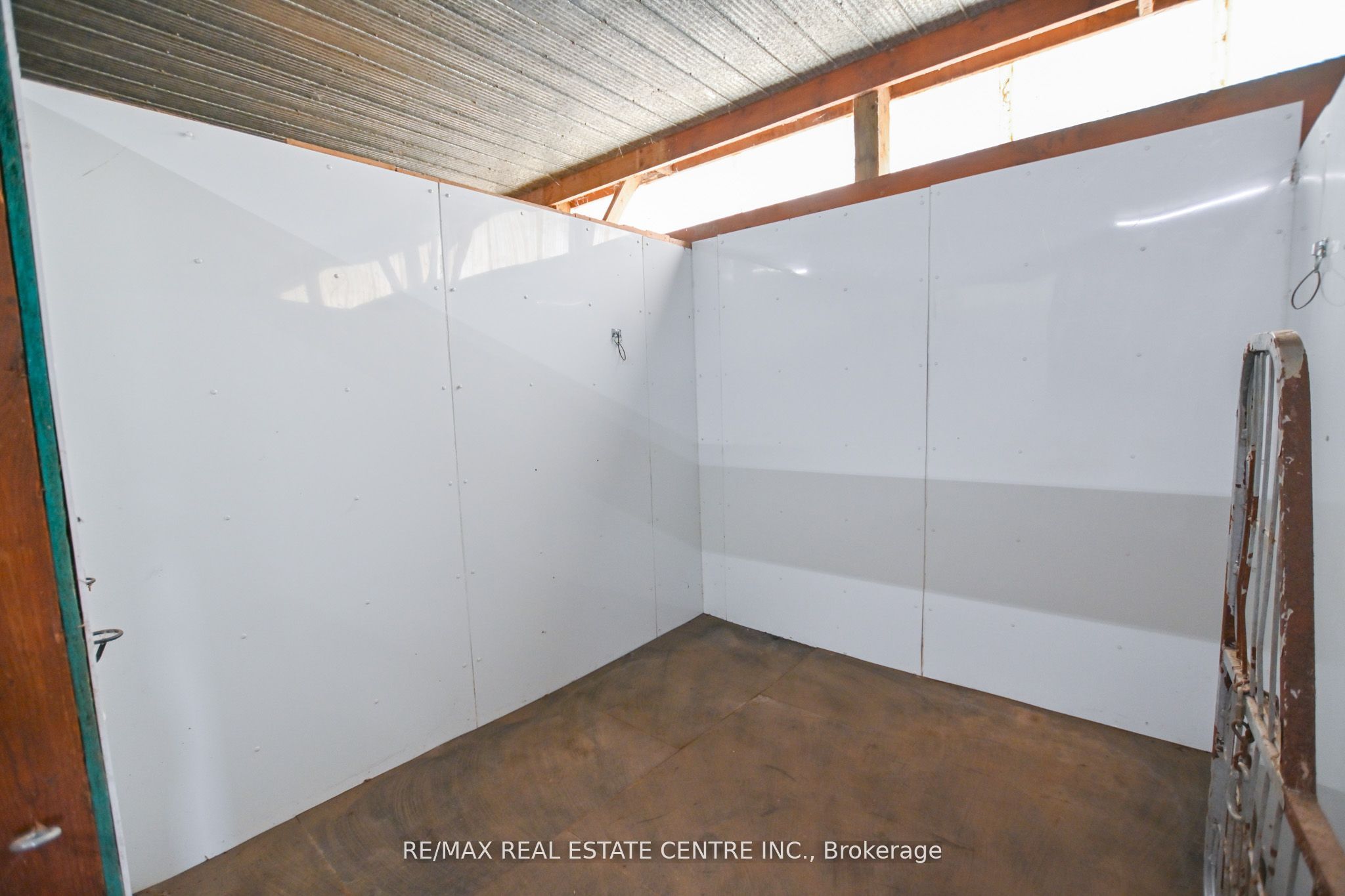 5192 Third Line Property Photo 7