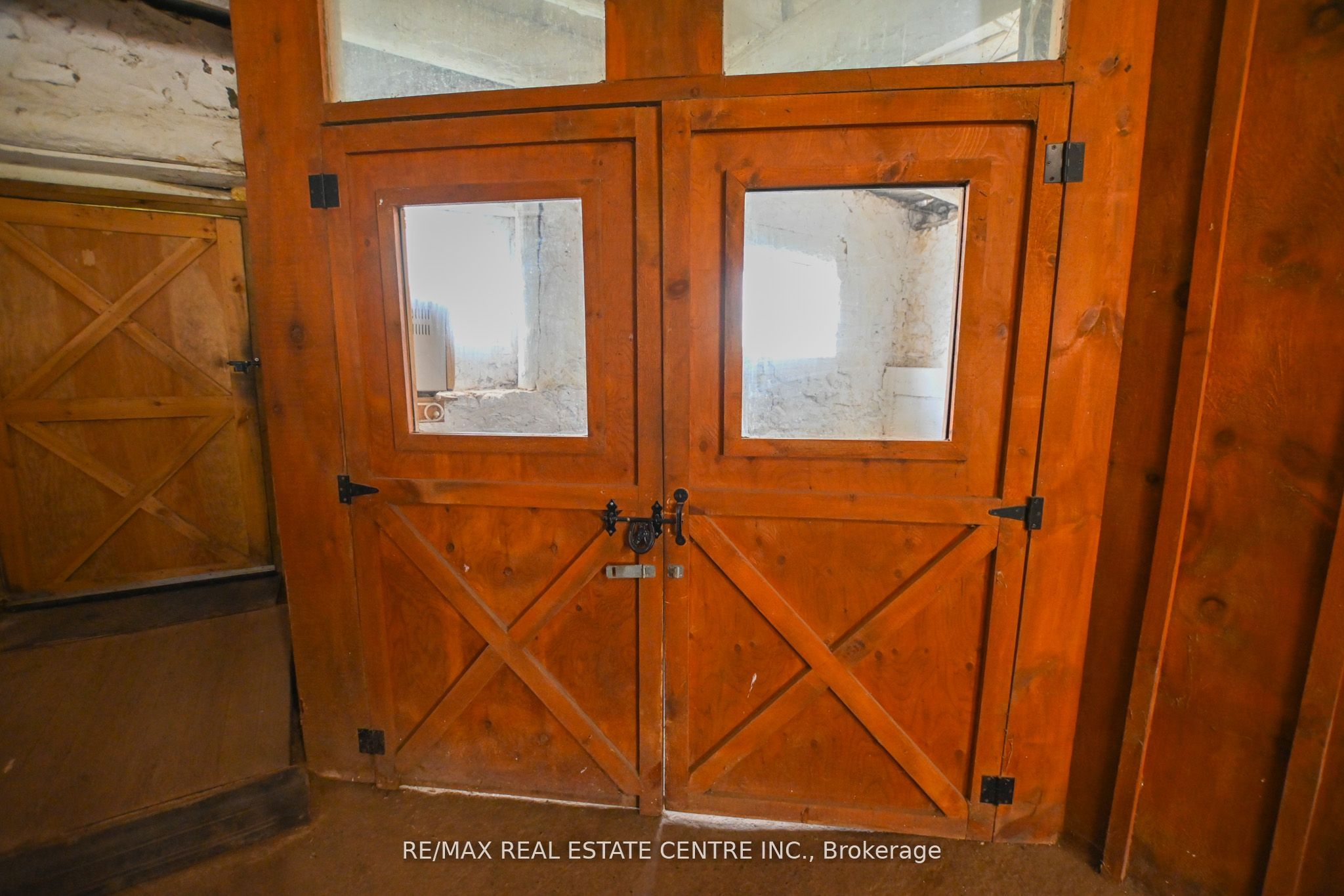 5192 Third Line Property Photo 10
