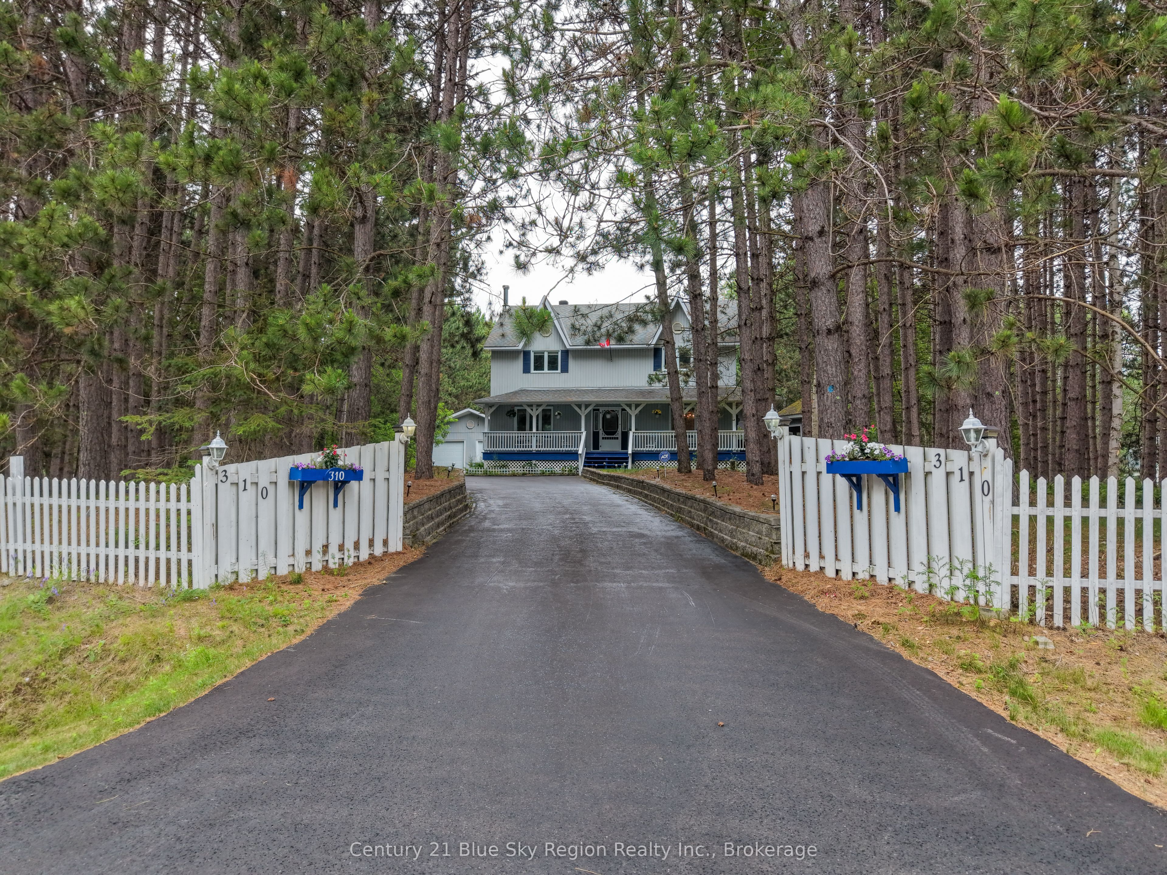310 Pinecreek Crescent N Property Photo 1