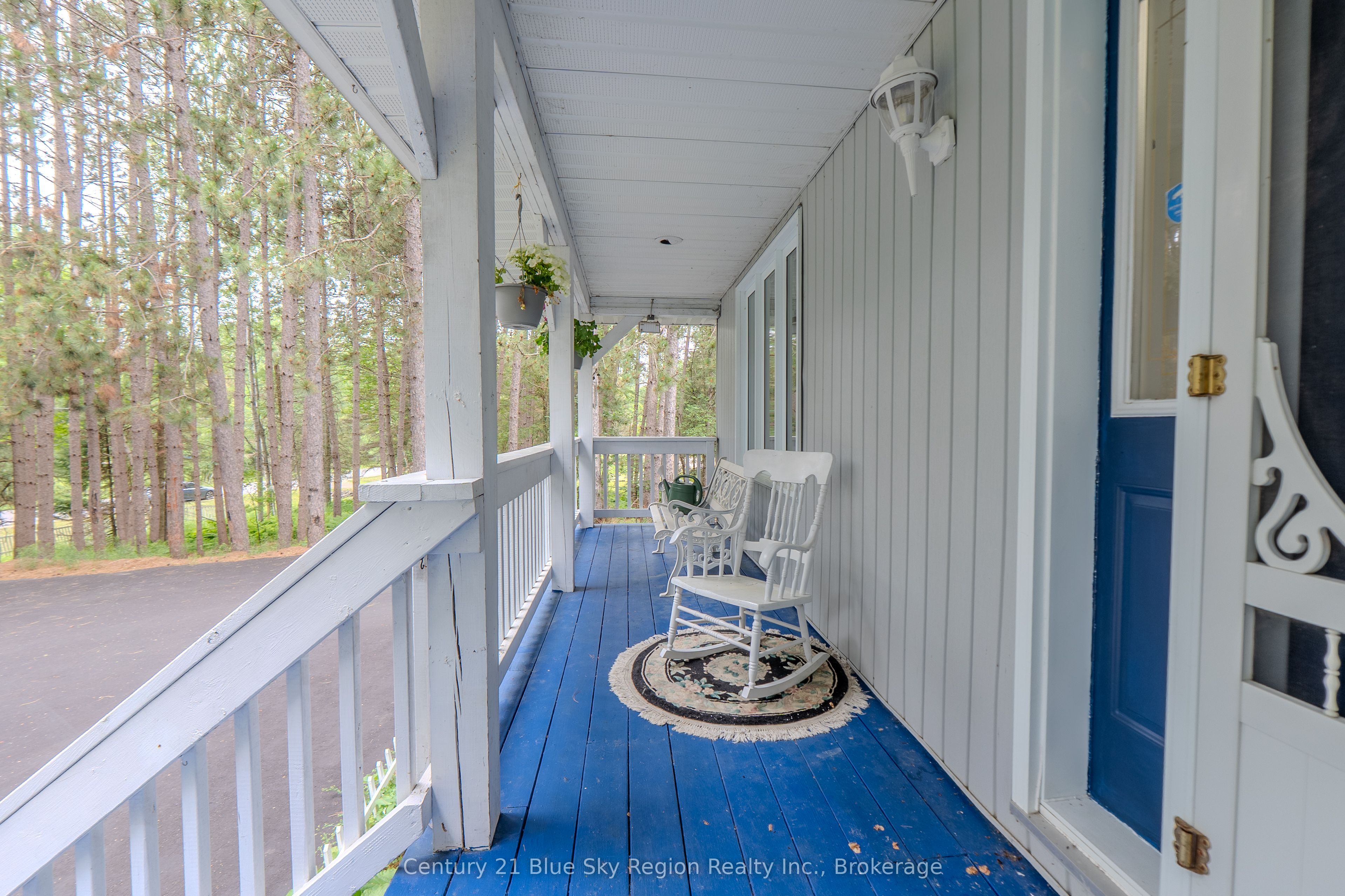310 Pinecreek Crescent N Property Photo 7