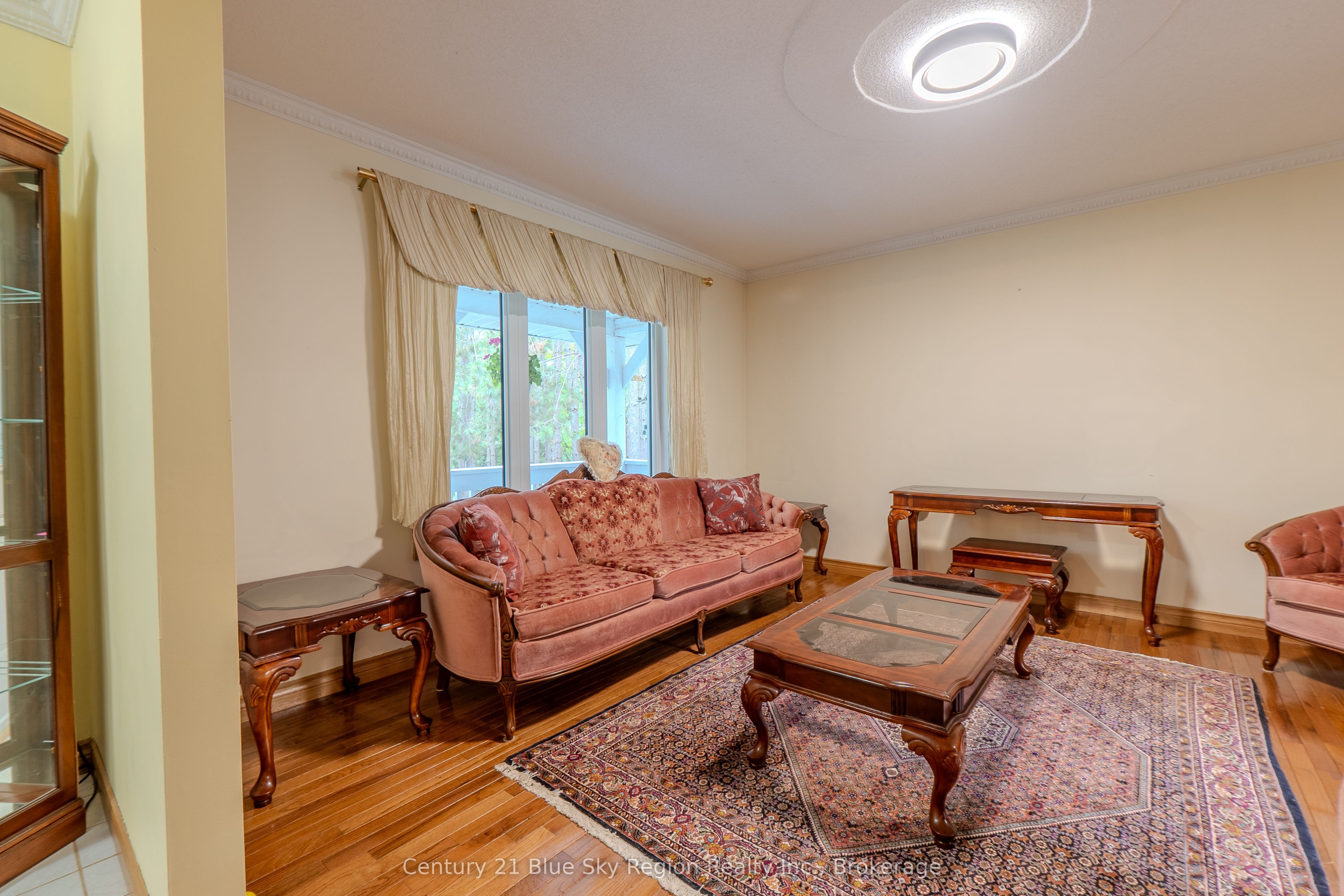 310 Pinecreek Crescent N Property Photo 17