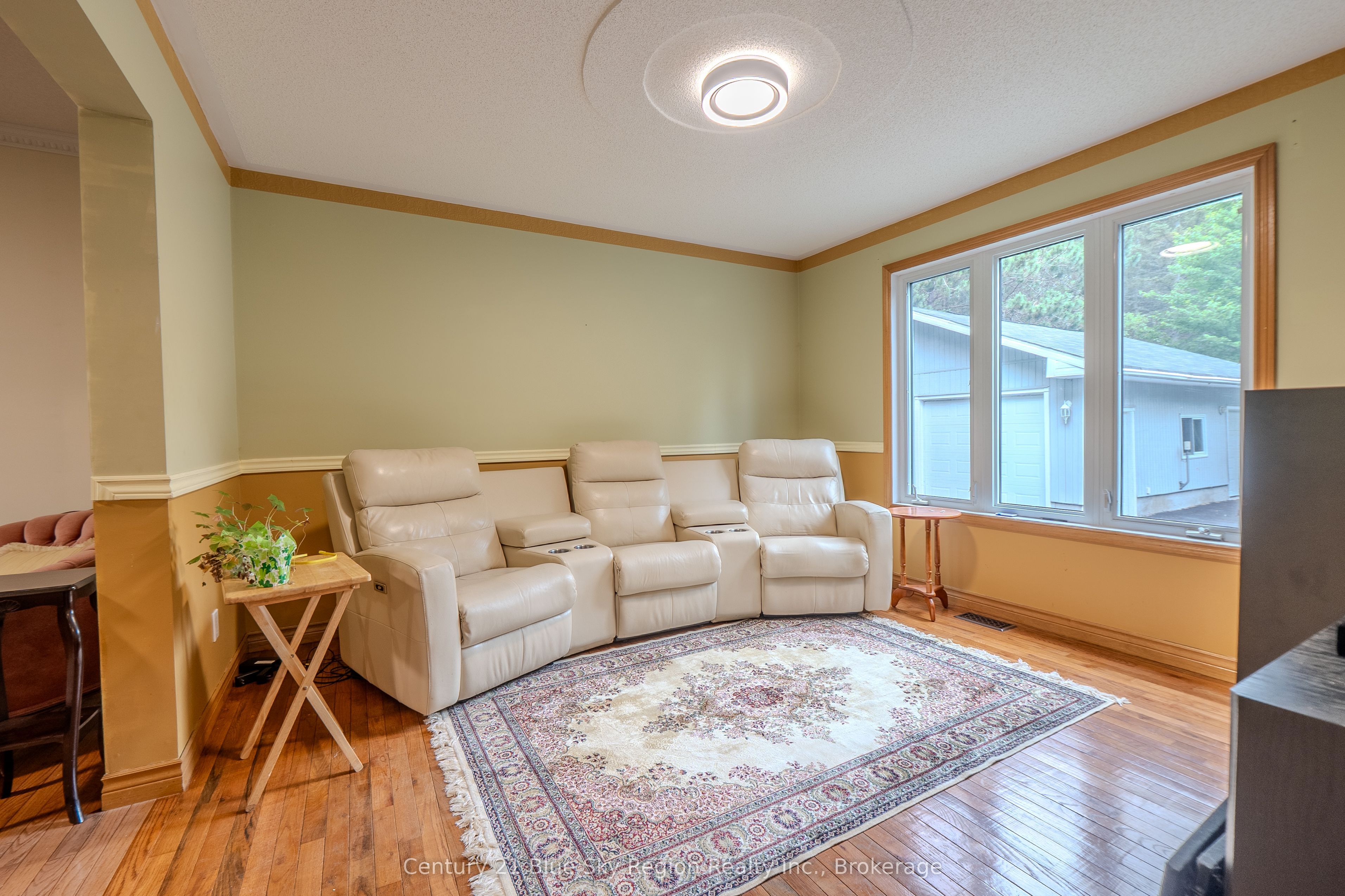 310 Pinecreek Crescent N Property Photo 18