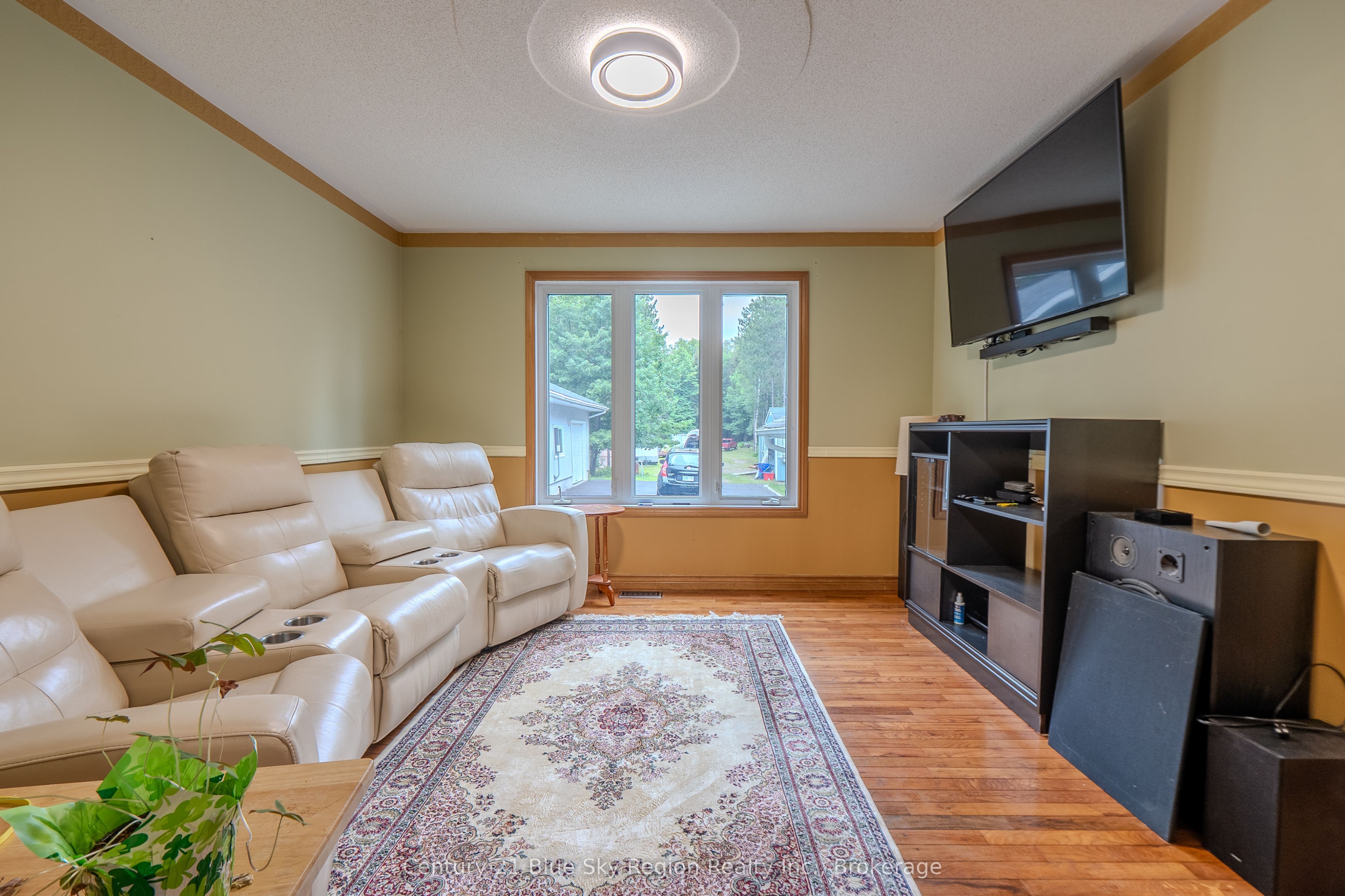 310 Pinecreek Crescent N Property Photo 19