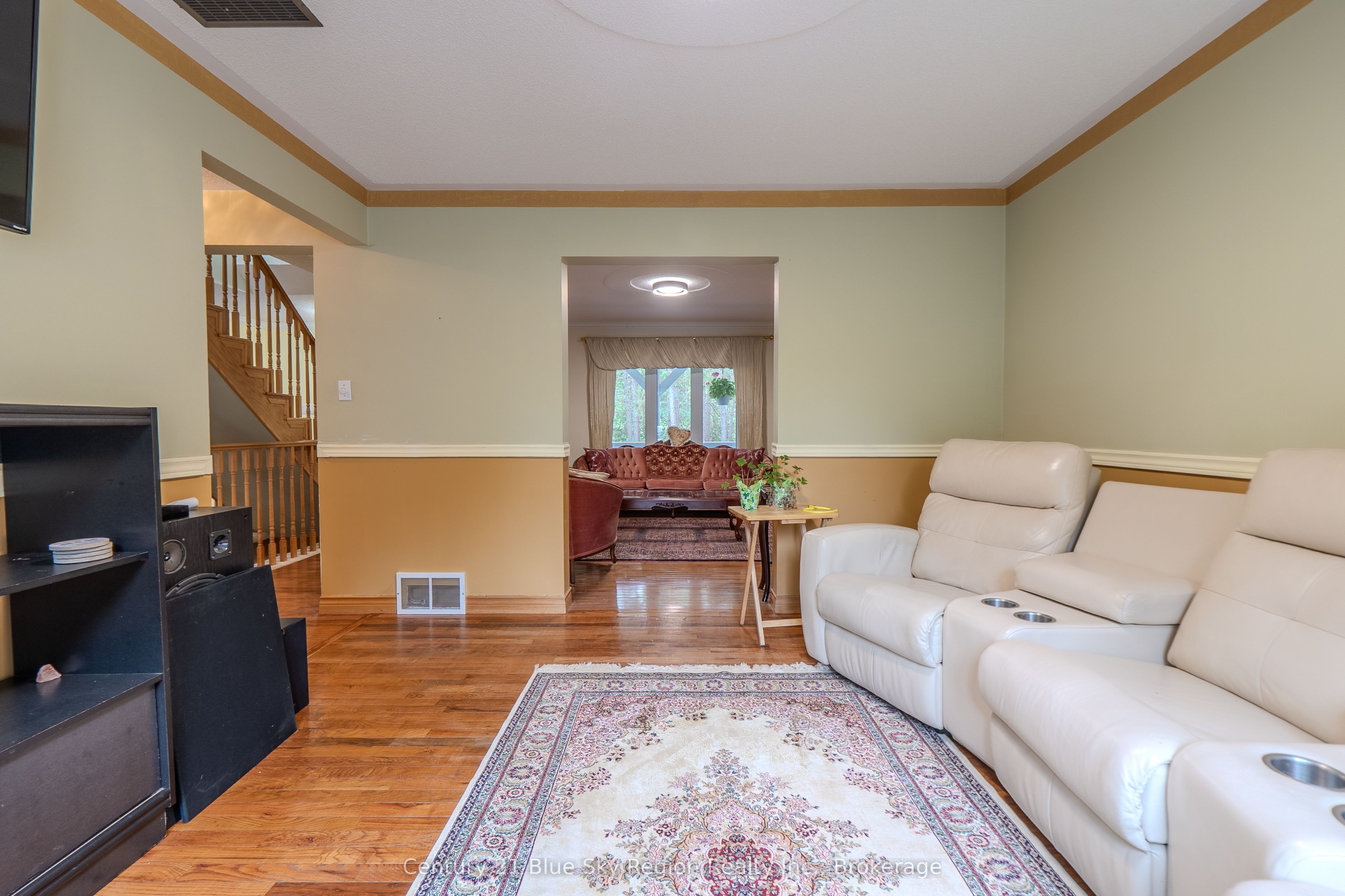 310 Pinecreek Crescent N Property Photo 20