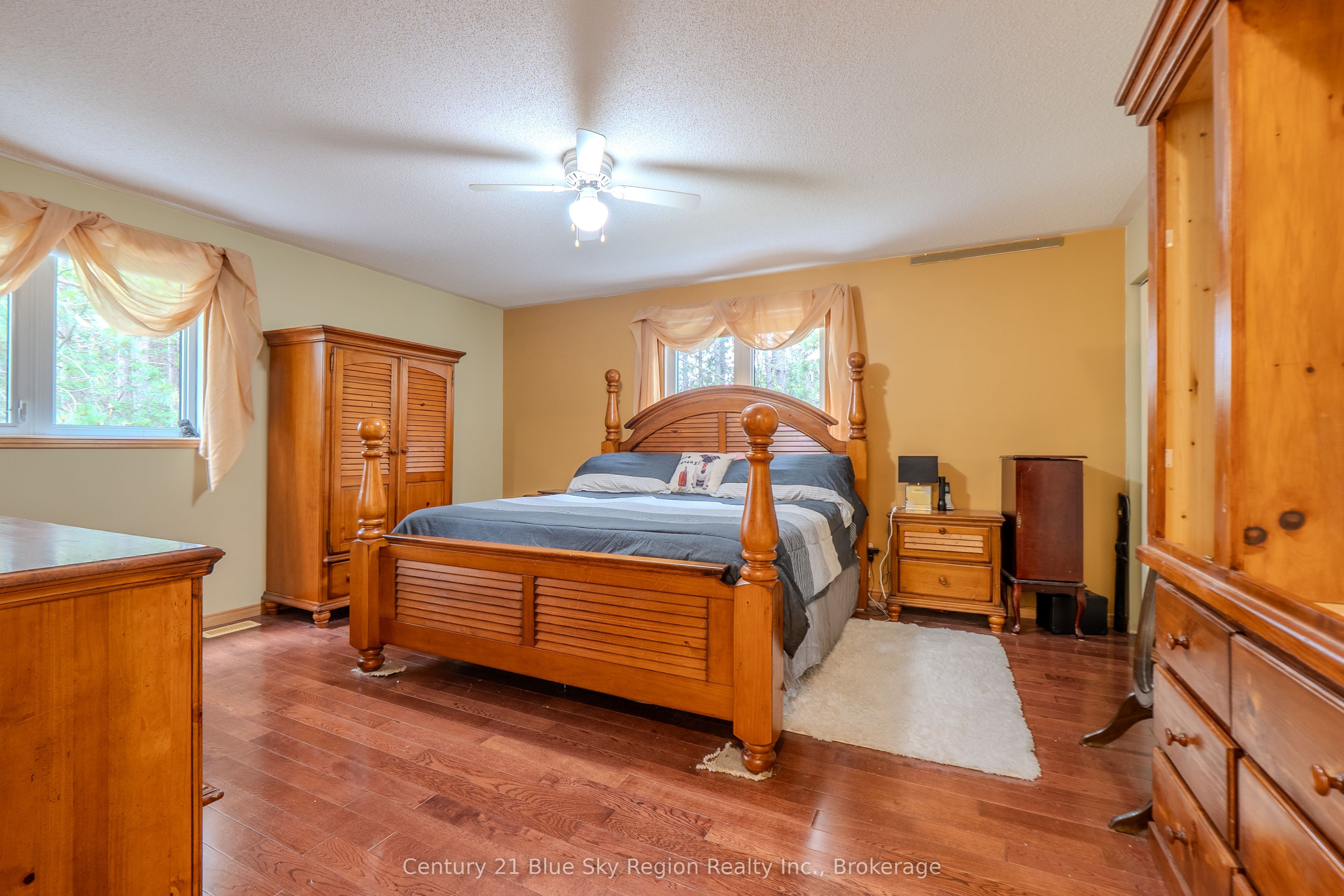 310 Pinecreek Crescent N Property Photo 21