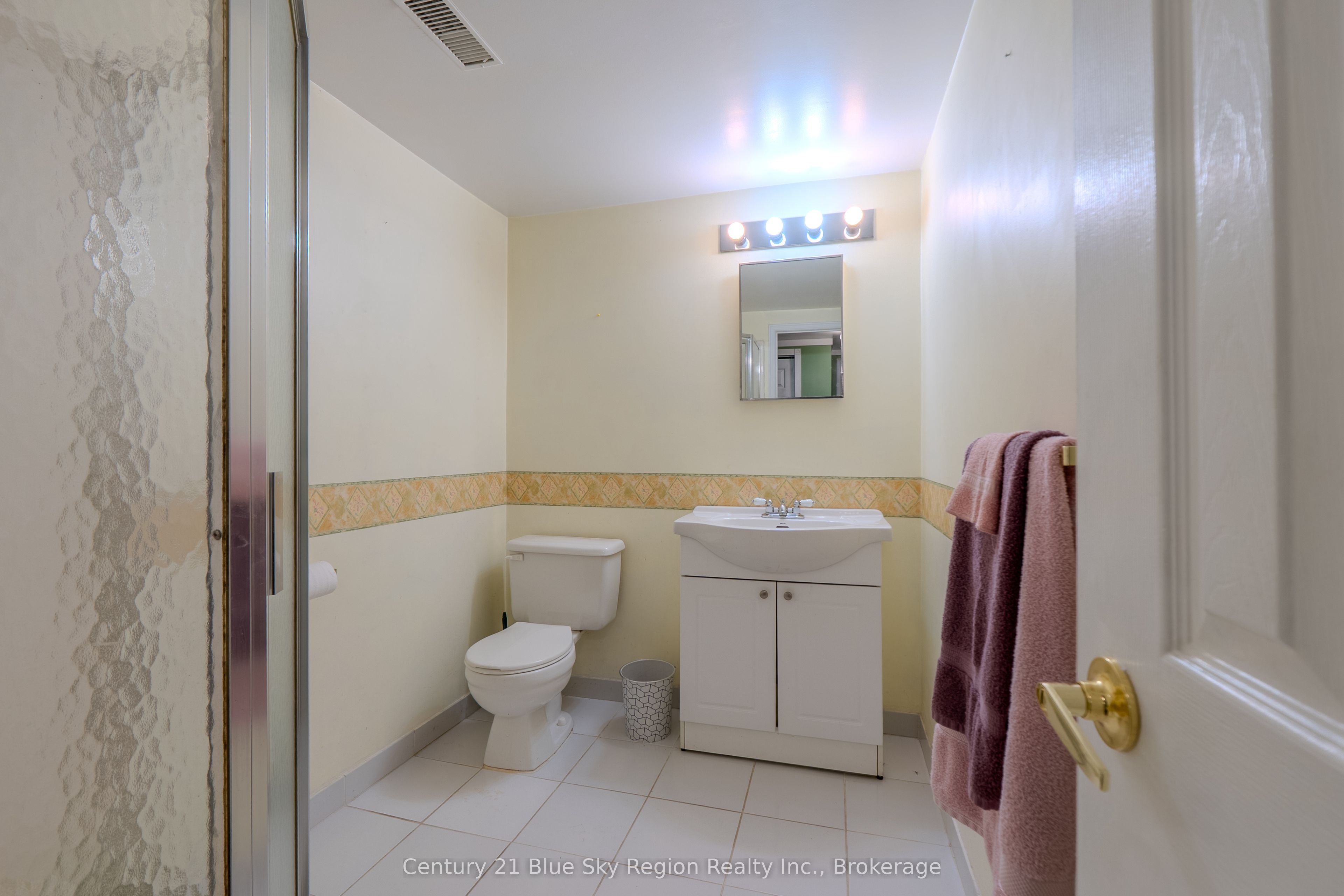 310 Pinecreek Crescent N Property Photo 38