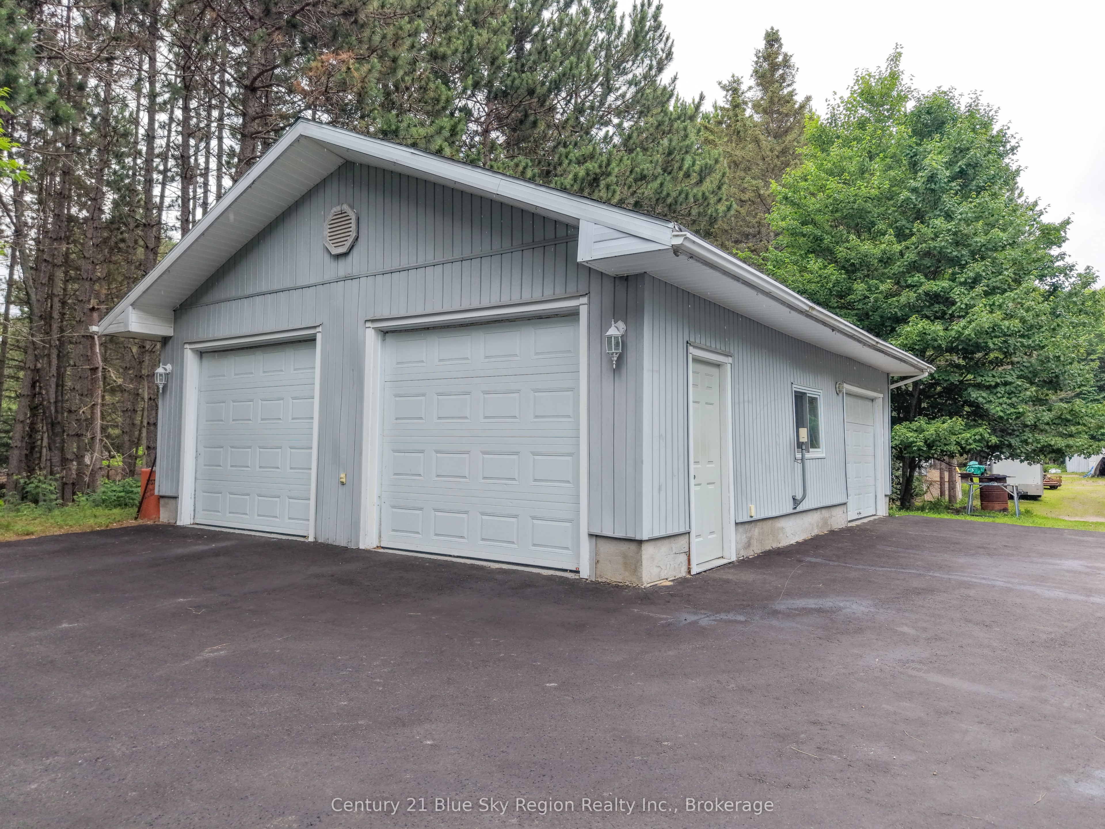 310 Pinecreek Crescent N Property Photo 39