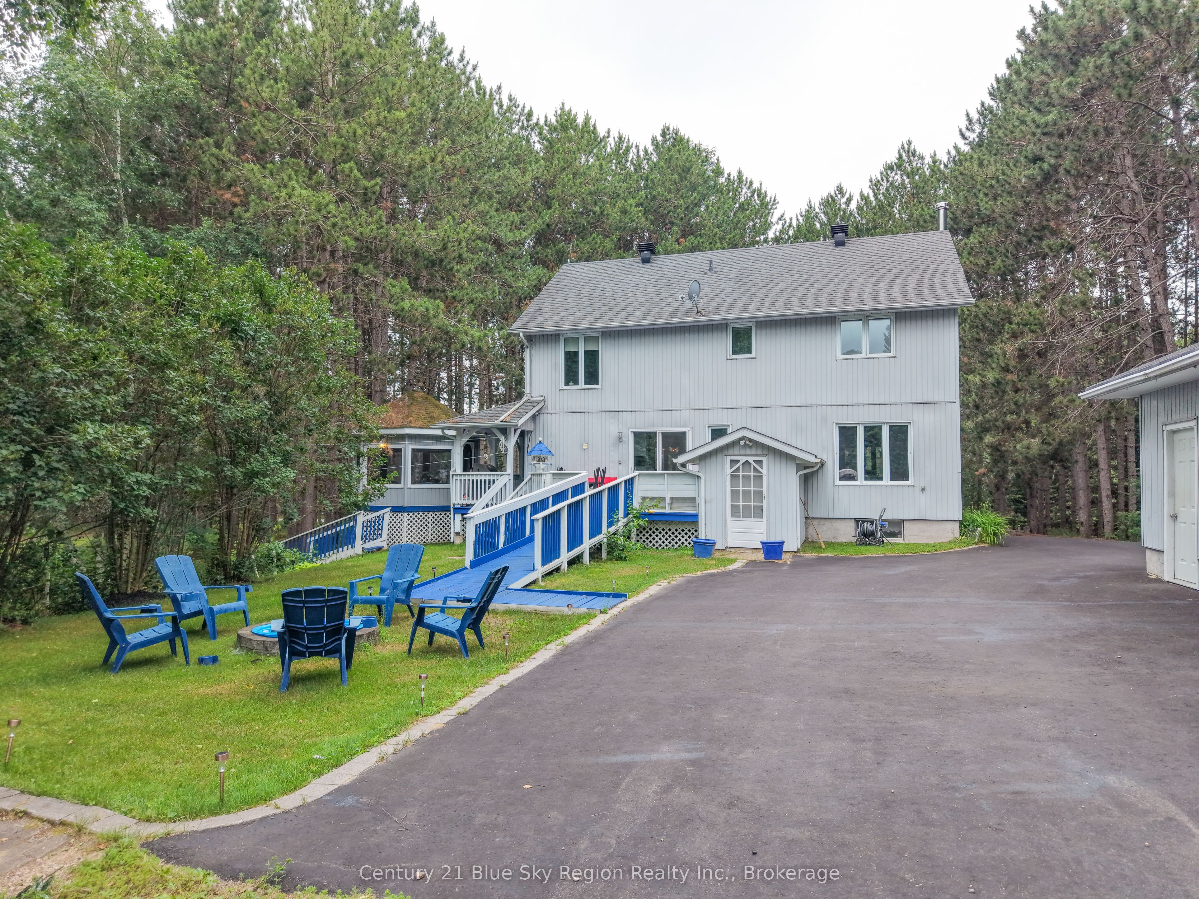 310 Pinecreek Crescent N Property Photo 44