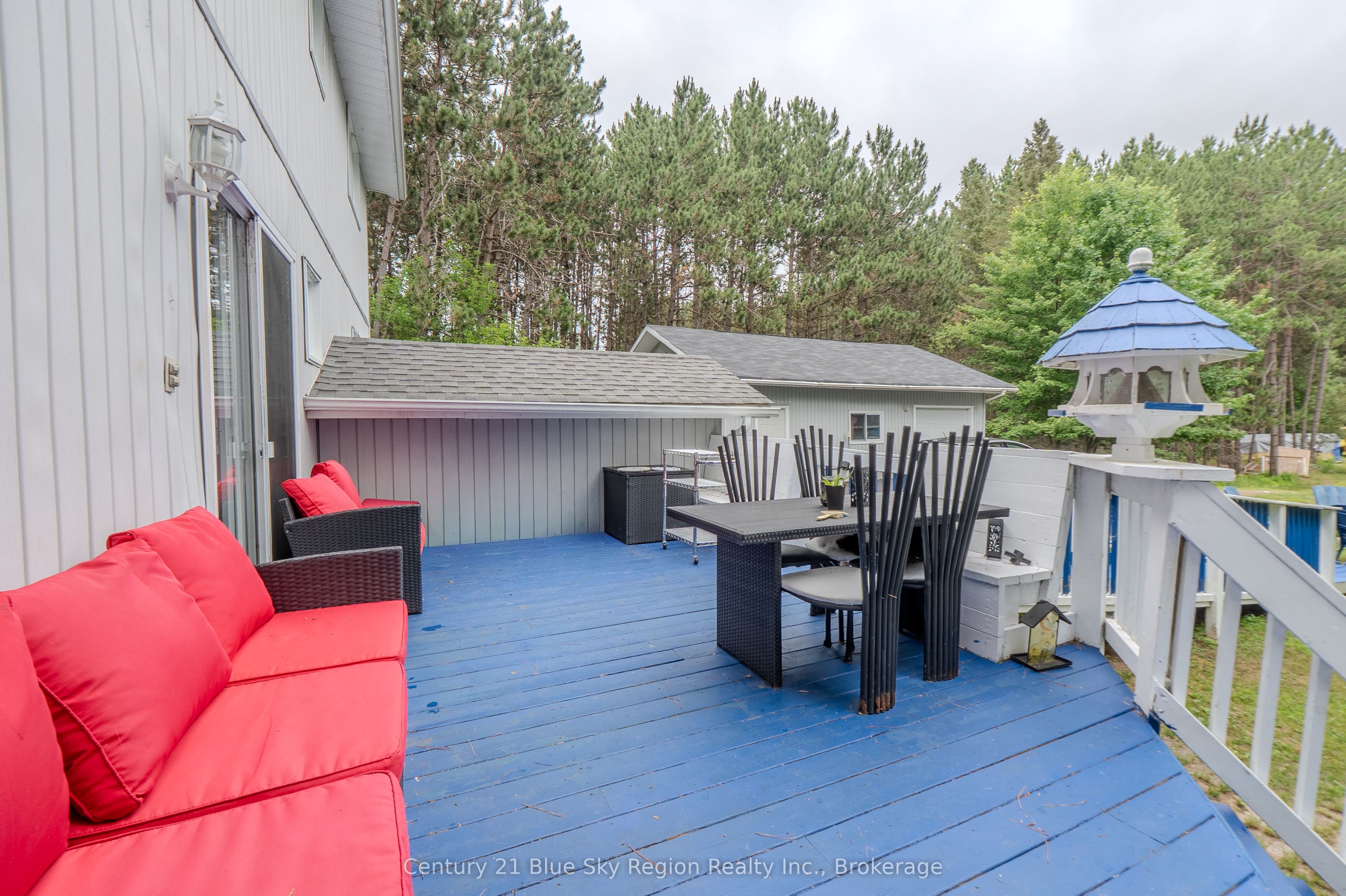 310 Pinecreek Crescent N Property Photo 47