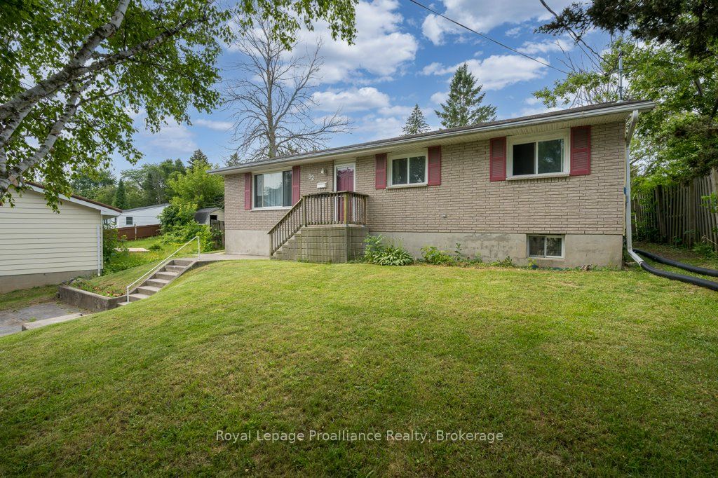 92 Wallbridge Crescent Property Photo 1