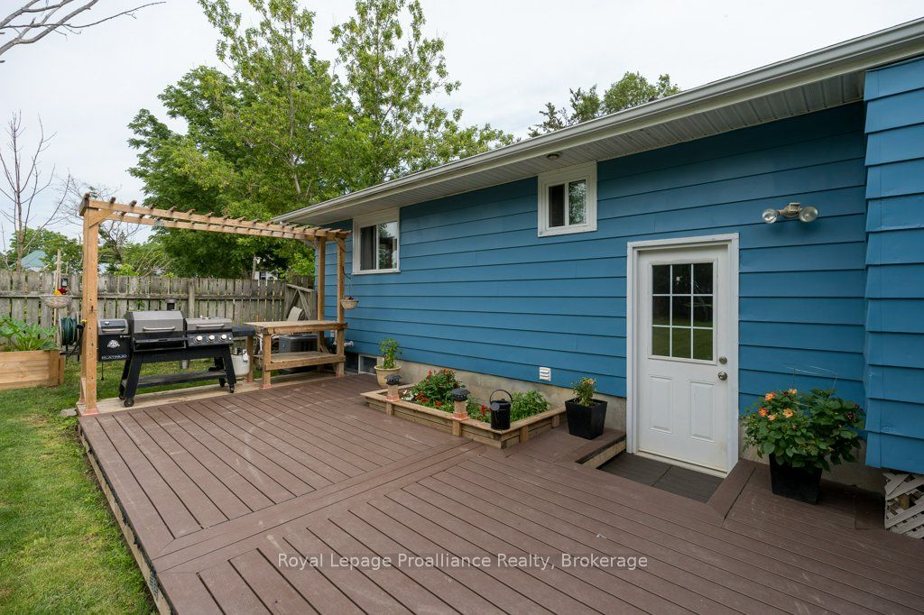 92 Wallbridge Crescent Property Photo 3