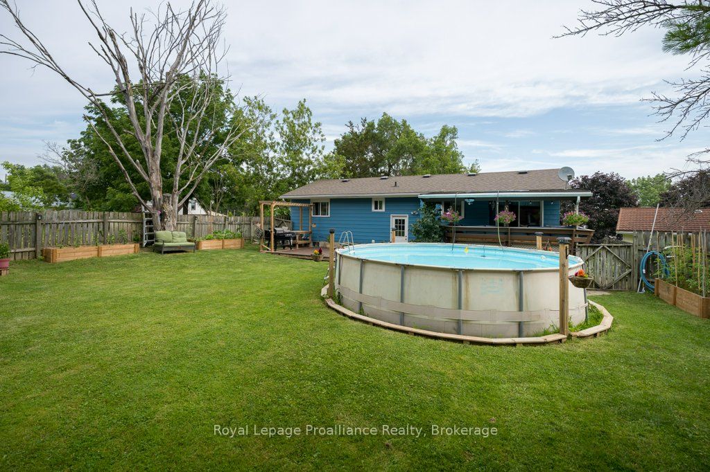 92 Wallbridge Crescent Property Photo 4