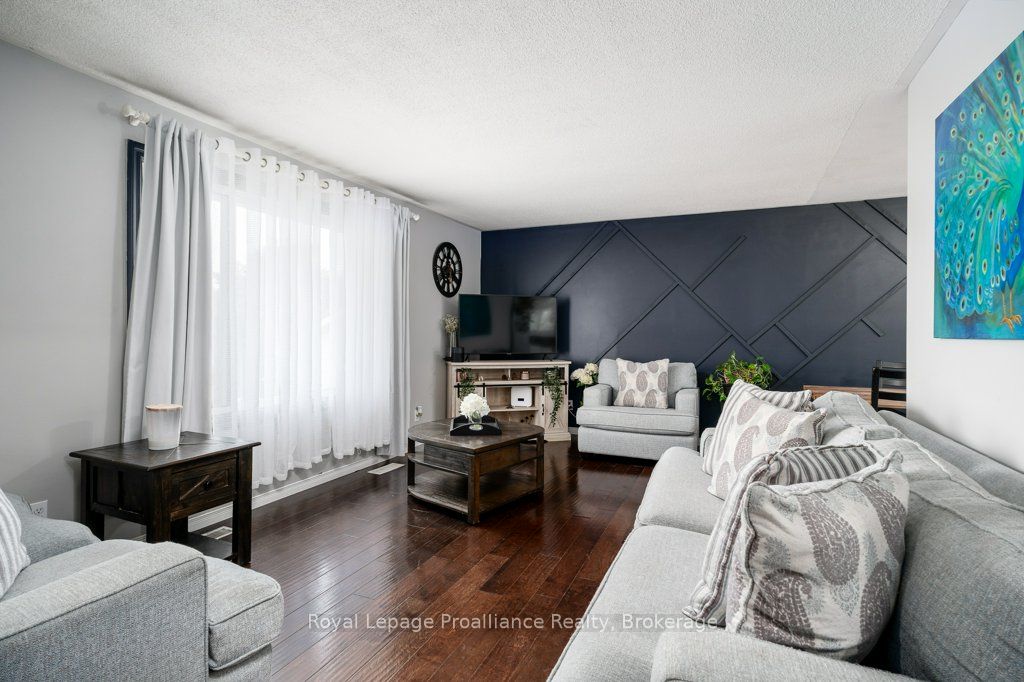 92 Wallbridge Crescent Property Photo 8