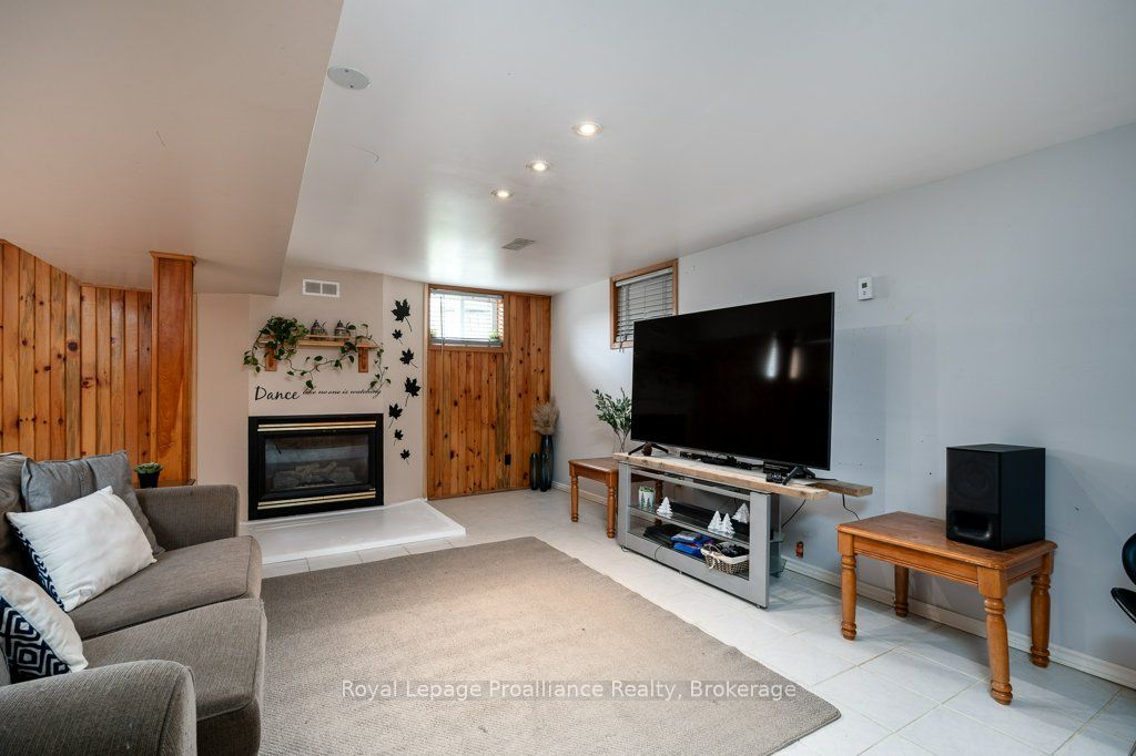 92 Wallbridge Crescent Property Photo 27
