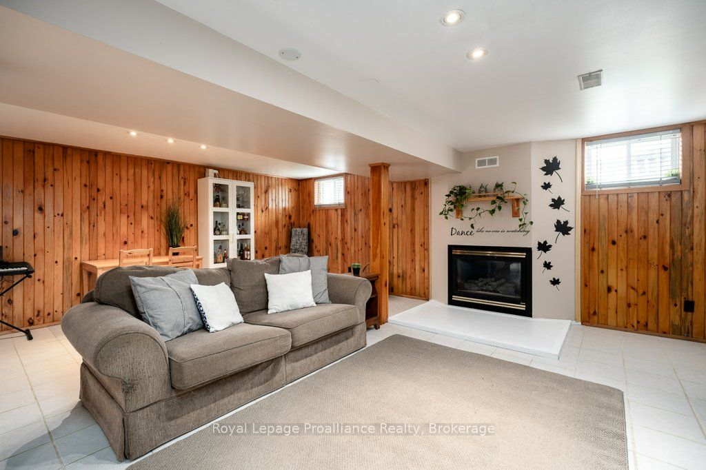 92 Wallbridge Crescent Property Photo 28