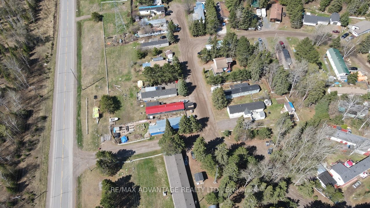 1594 Lakeshore Drive N Property Photo 6