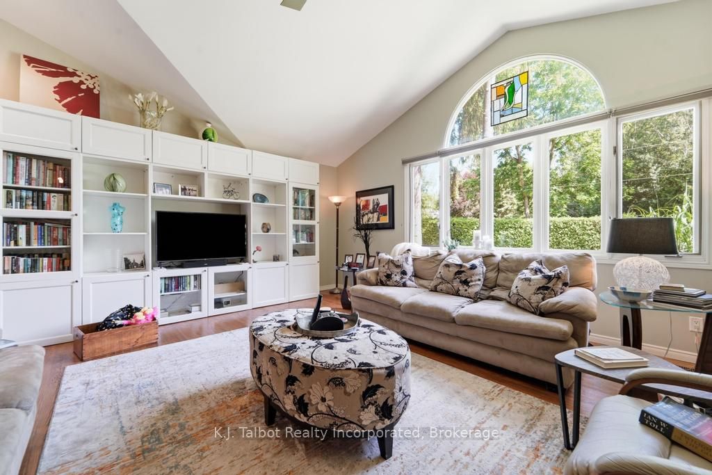 6 David Street E Property Photo 8