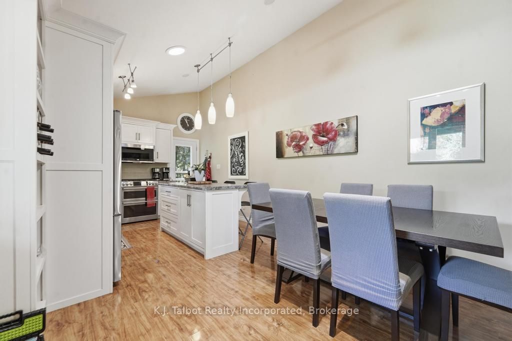 6 David Street E Property Photo 13