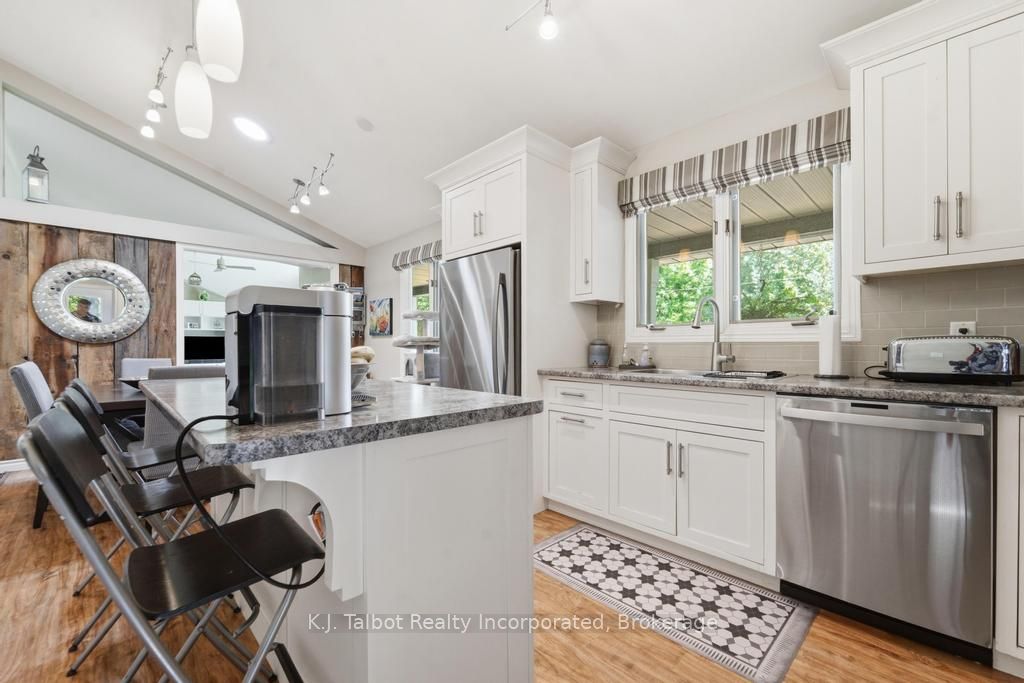 6 David Street E Property Photo 16